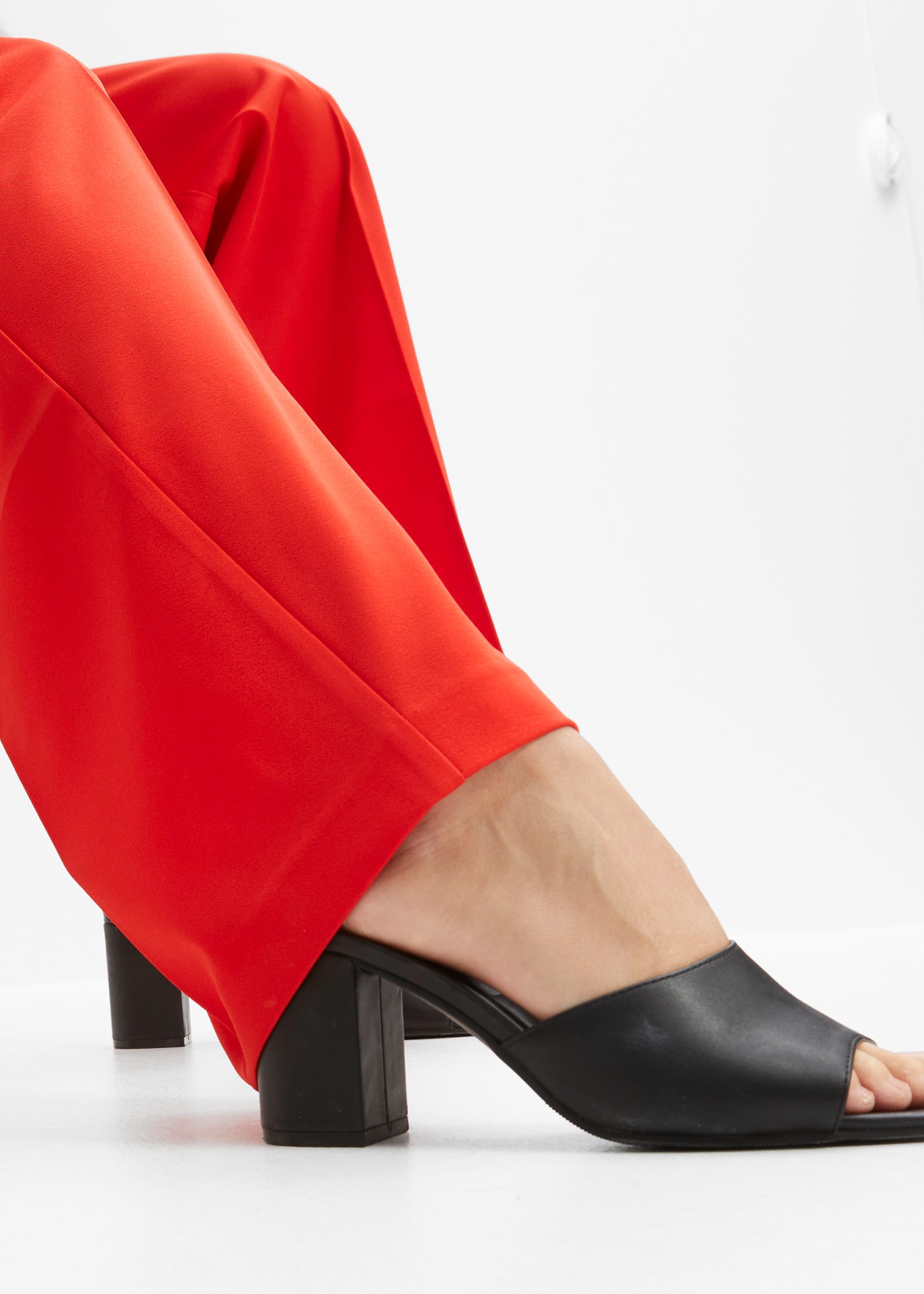 bonprix Marlene-Hose »Marlenehose«  aus Polyester und Elasthan, Loose fit Passform, femininer Stil