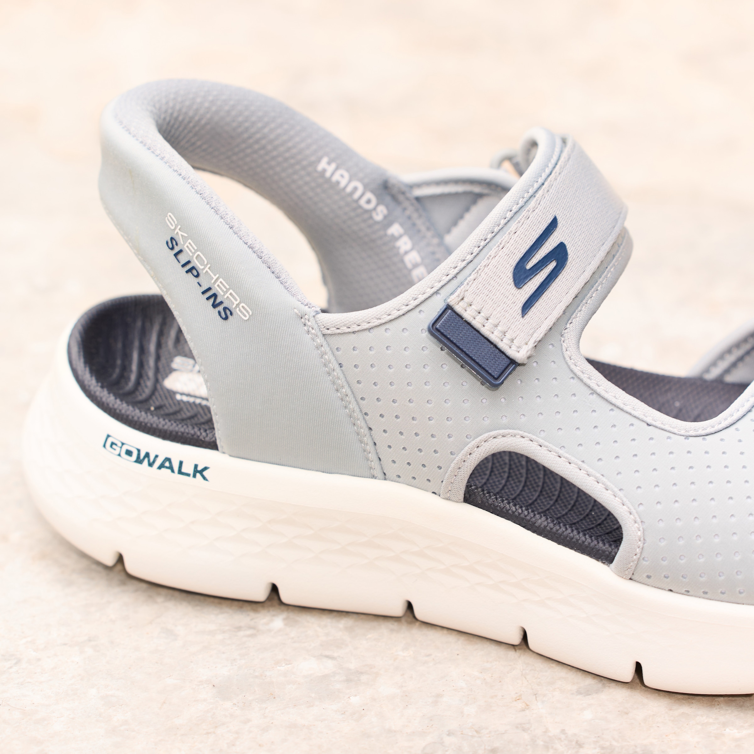 Skechers Sandale »GO WALK FLEX SANDAL-EASY ENTRY«, Slipper, Freizeitschuh mit Slip-ins Funktion