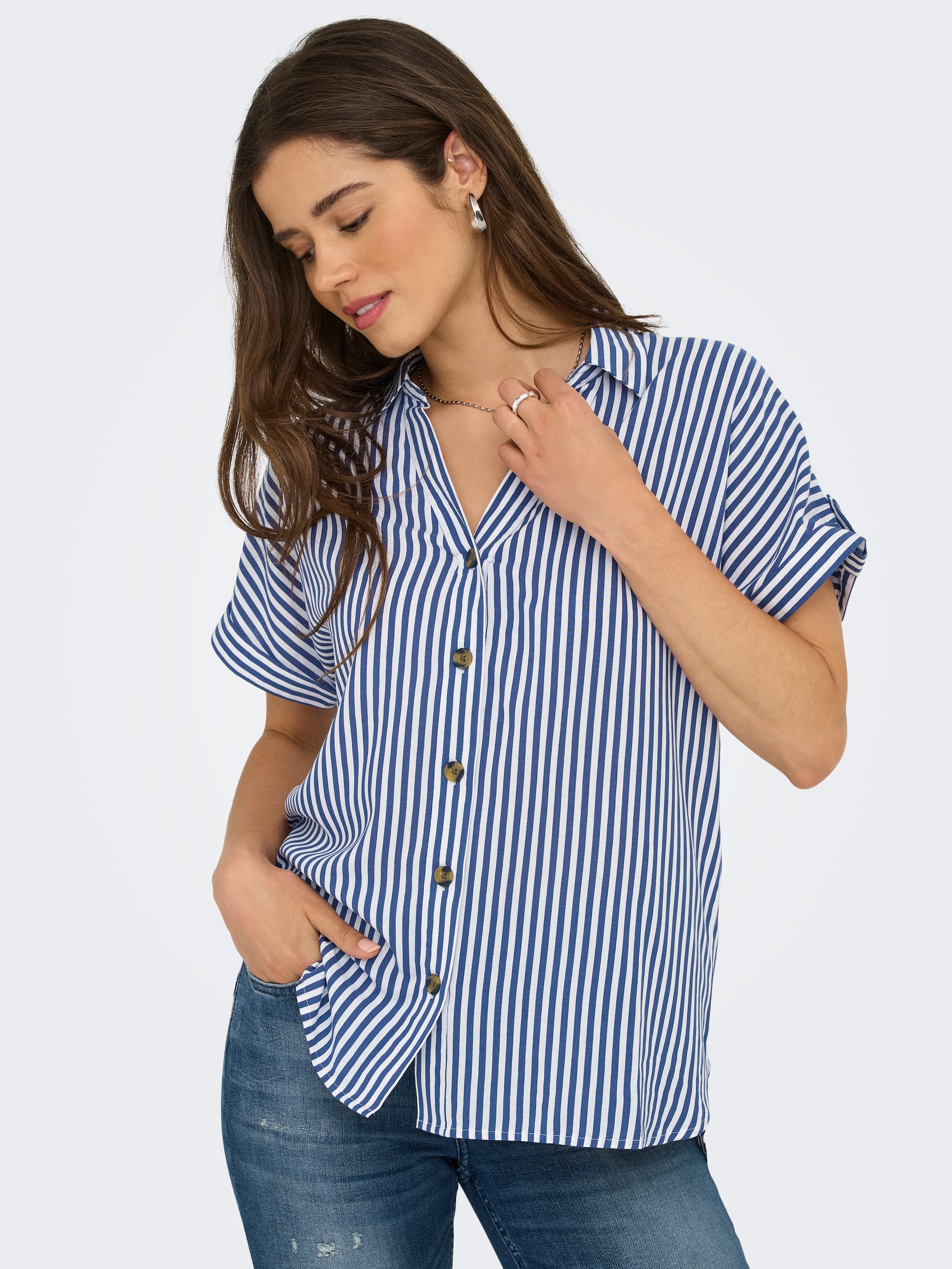 ONLY Kurzarmbluse »ONLYASMIN SHIRT S/S WVN NOOS« Viskose, hinten etwas länger geschnitten