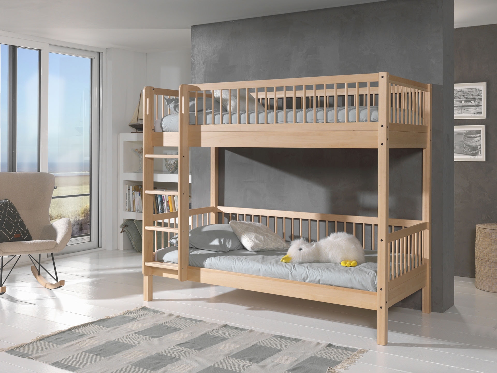 Vipack Etagenbett »Forrest in Buche massiv natur lackiert, umlaufende Sprossen-Optik« 2 Liegeflächen 90/200cm, geteilte Pfosten ca. 55x55 mm, stabil gebaut,  inkl. Lattenrost, rückbaubar zu 2 Einzelbetten zur weiteren Nutzung