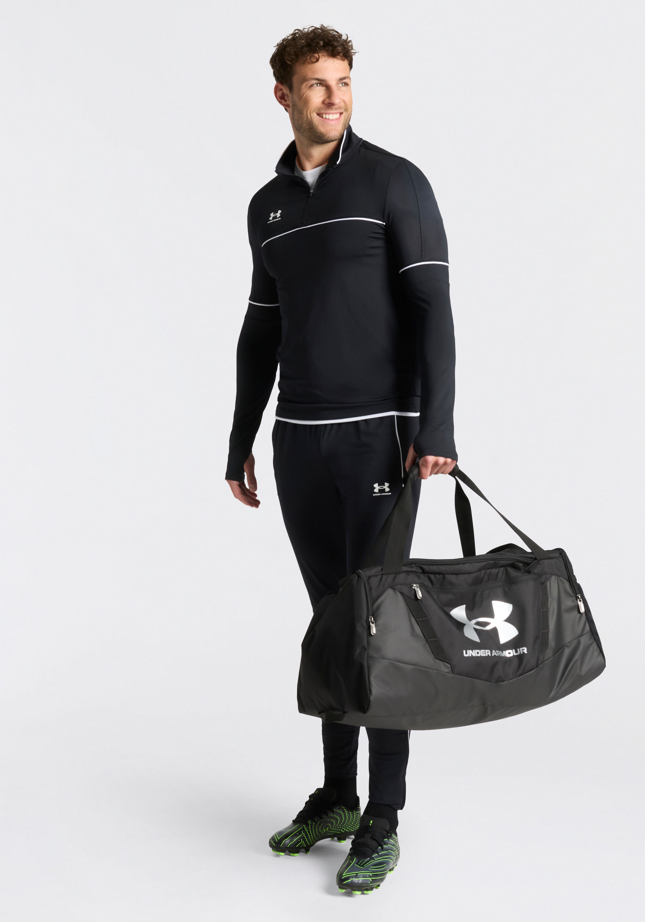 Under Armour® Trainingsshirt mit Rundhalsausschnitt und Stehkragen, atmungsaktiv