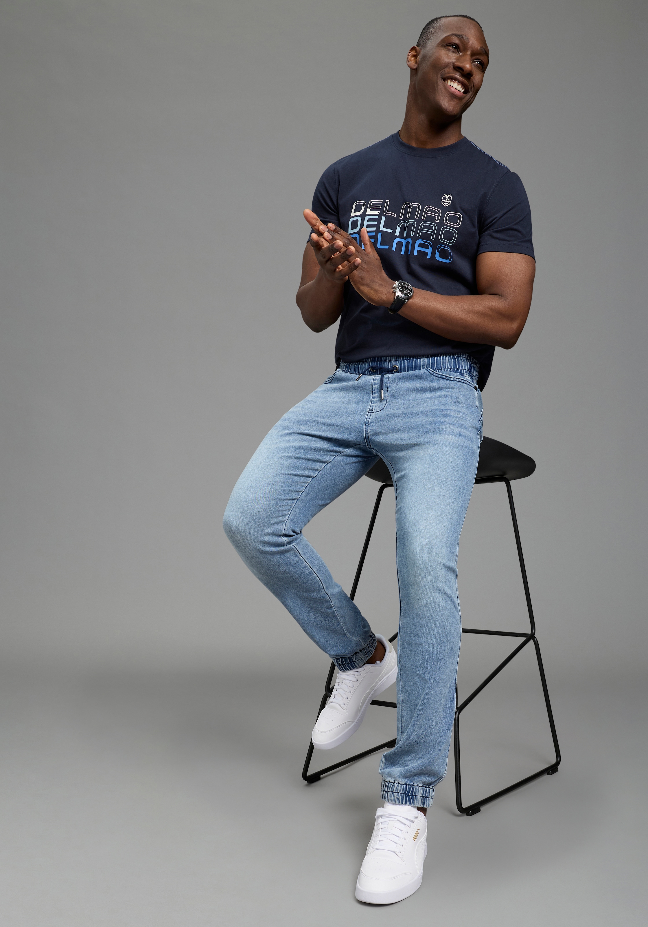 DELMAO Jogg Pants gerade geschnittenes Bein, mit Gummizug am Bund und Beinabschluss