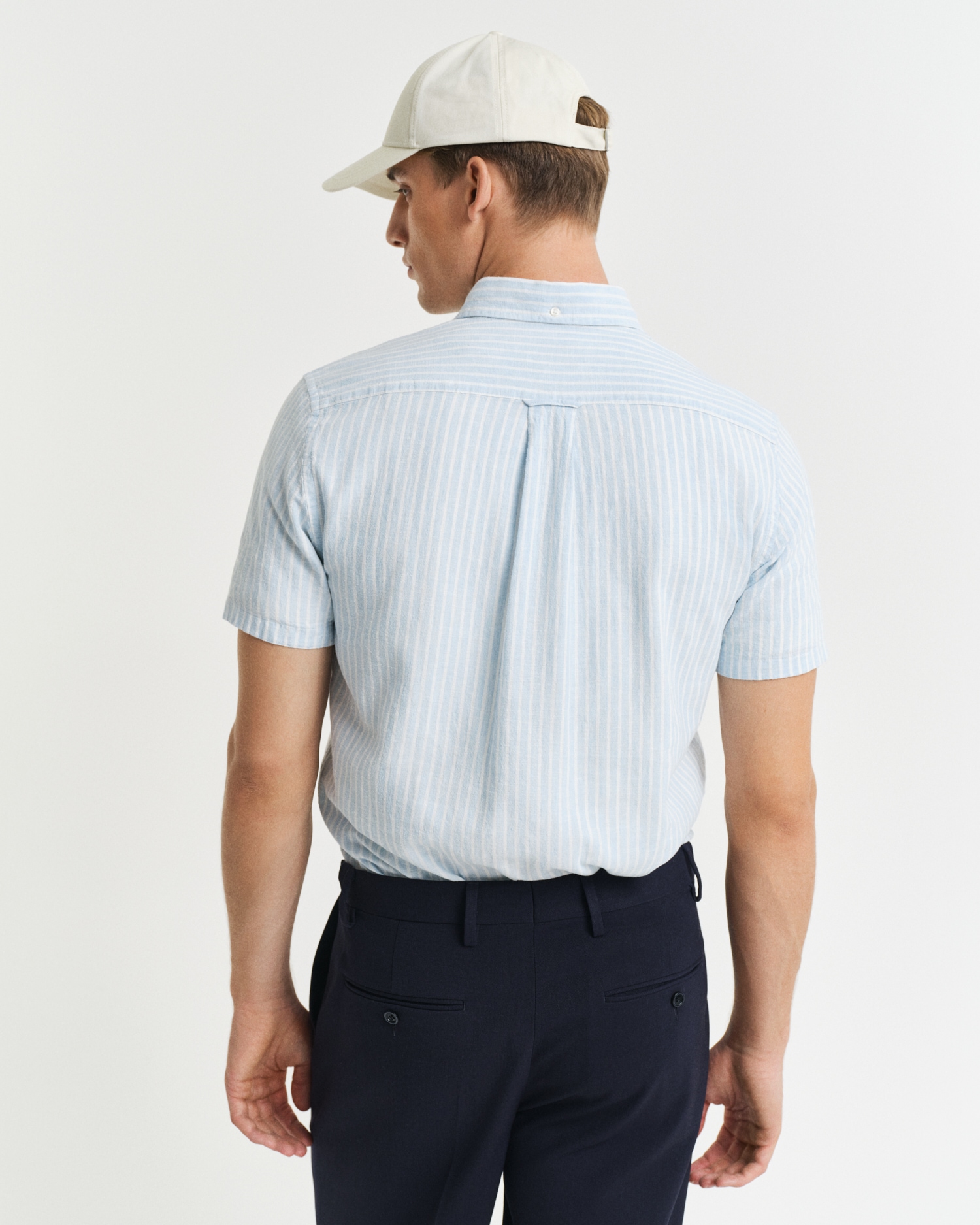 Gant Kurzarmhemd »REG COTTON LINEN STRIPE SS SHIRT«, ist ideal für warme Sommertage