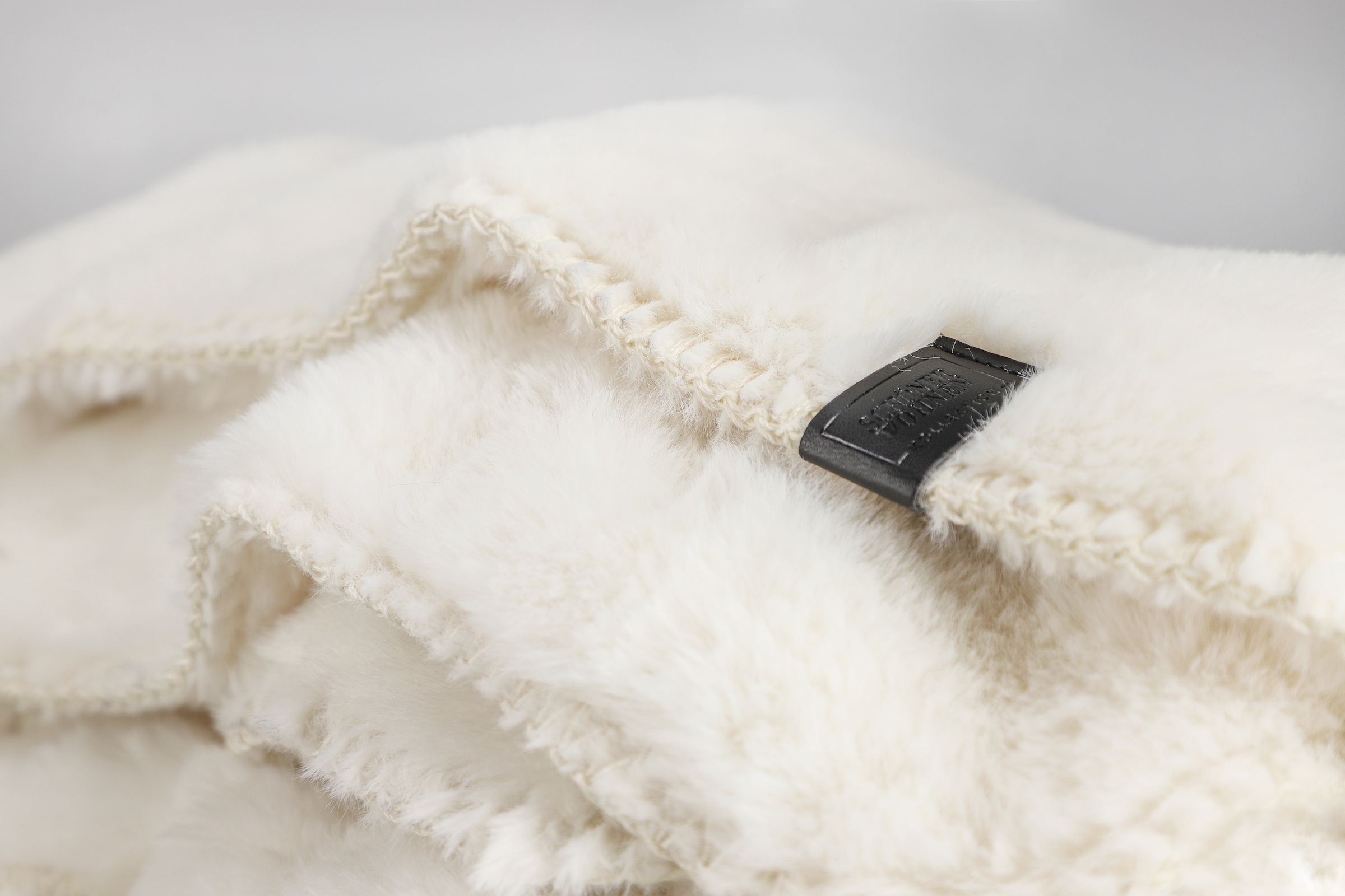 SCHÖNER WOHNEN-Kollektion Wohndecke »Chic« aus kuschligem Kunstfell