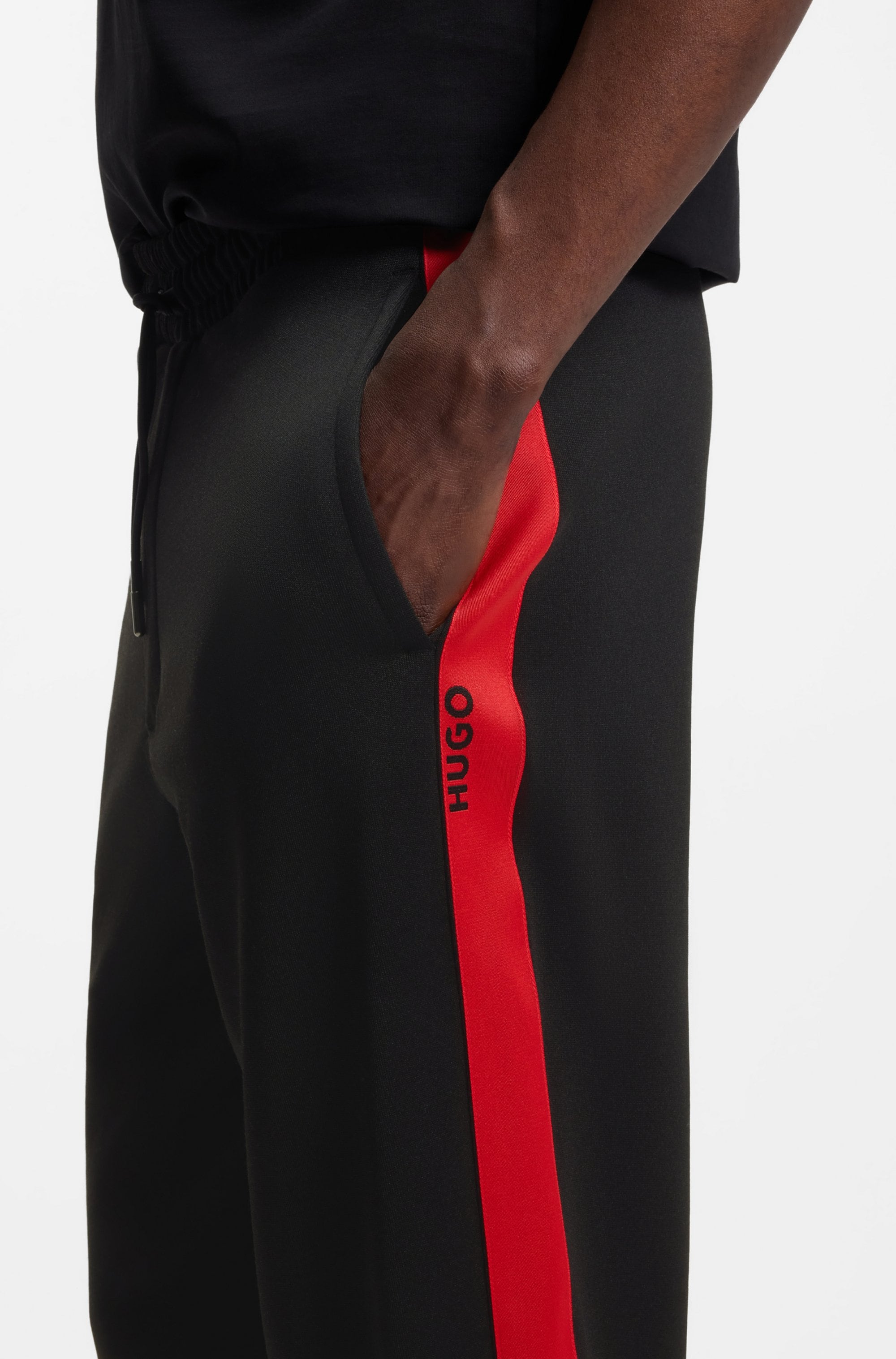 HUGO Sweathose »Dolos«  Reißverschlüsse am Saum, Relaxed Fit, Logo-Tape