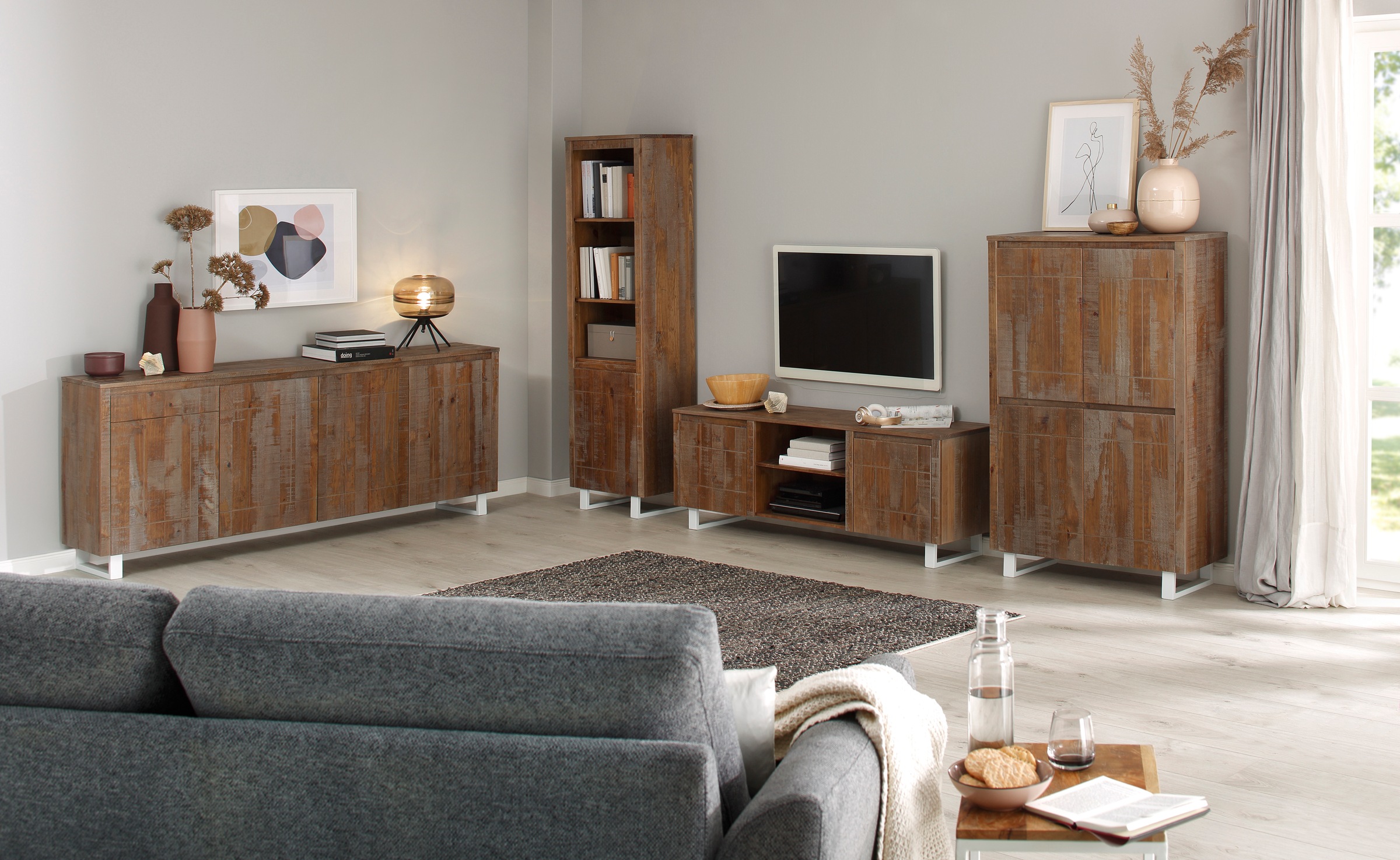 Home affaire Lowboard »Lagos«, Kommode aus massivem Kiefernholz, mit weiß lackiertem Beingestell