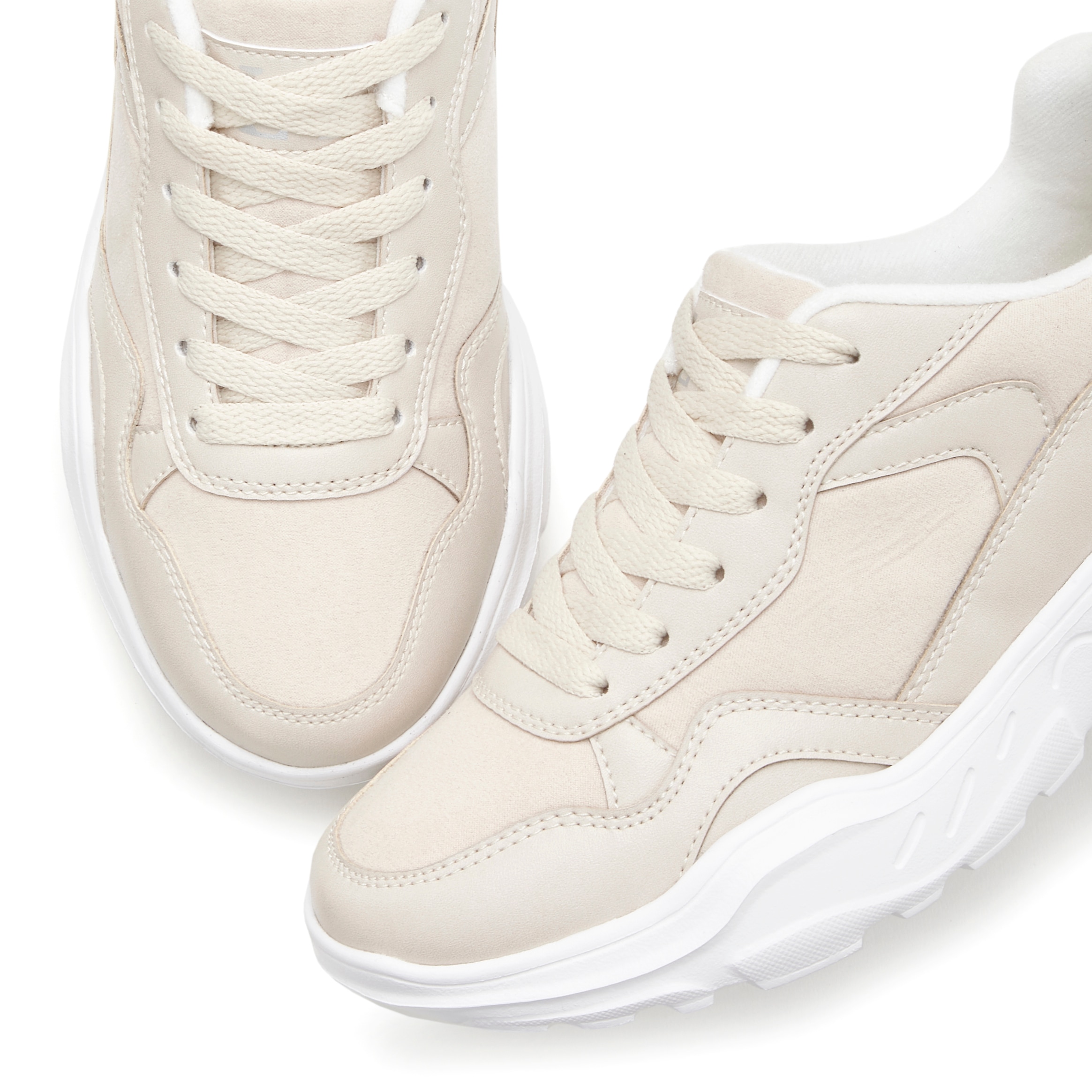 LASCANA Sneaker, mit ultraleichter Chunky Sohle und weicher Innensohle