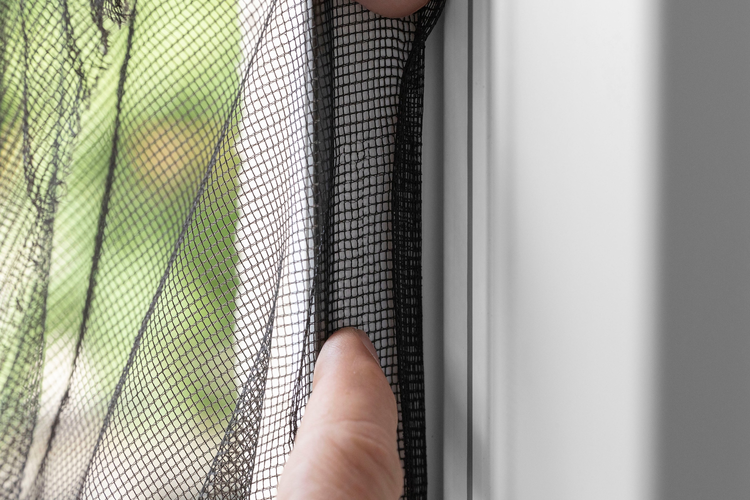 SCHELLENBERG Klett-Klebeband »Insektenschutzzubehör, Befestigungsband für Polyester-Fliegengitter«, semi-transparent, 5,6 m, in unterschiedlichen Sets erhältlich