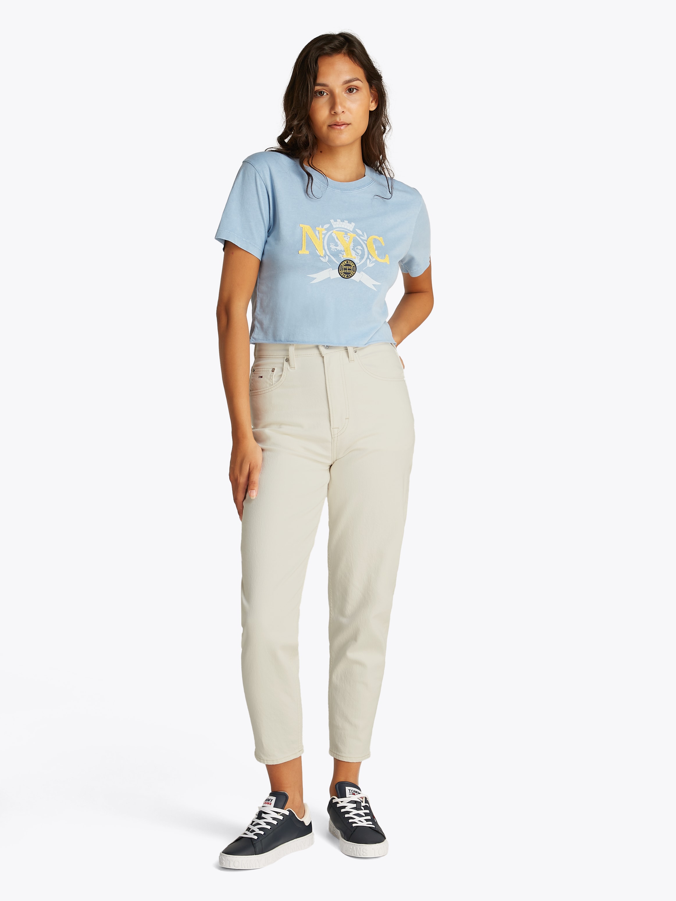 Tommy Jeans Mom-Jeans »MOM JEAN UH TPR«, mit Logo-Stickereien, in knöchelfreier Länge