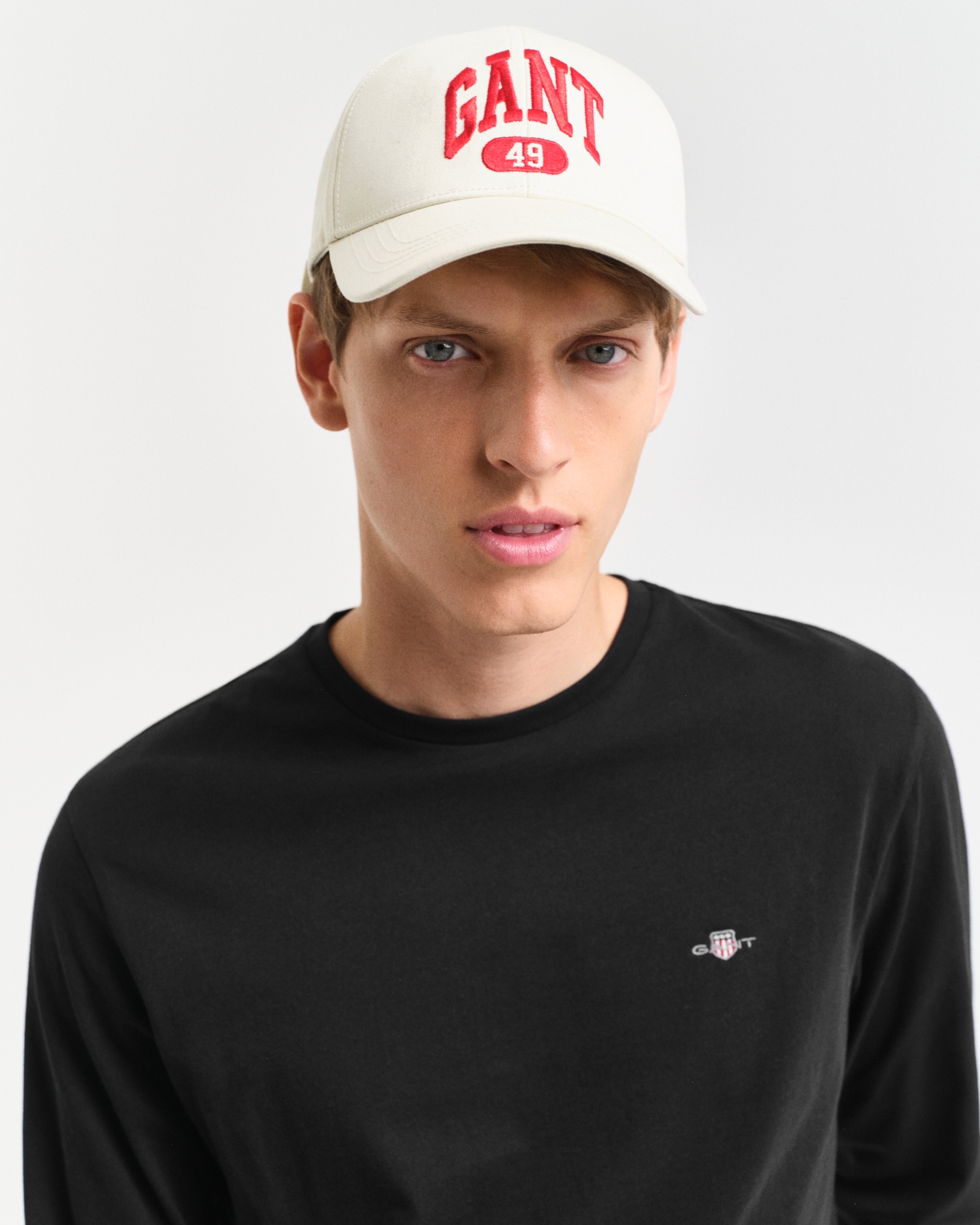 Gant Langarmshirt »REG SHIELD LS T-SHIRT«, mit Logostickerei auf der Brust