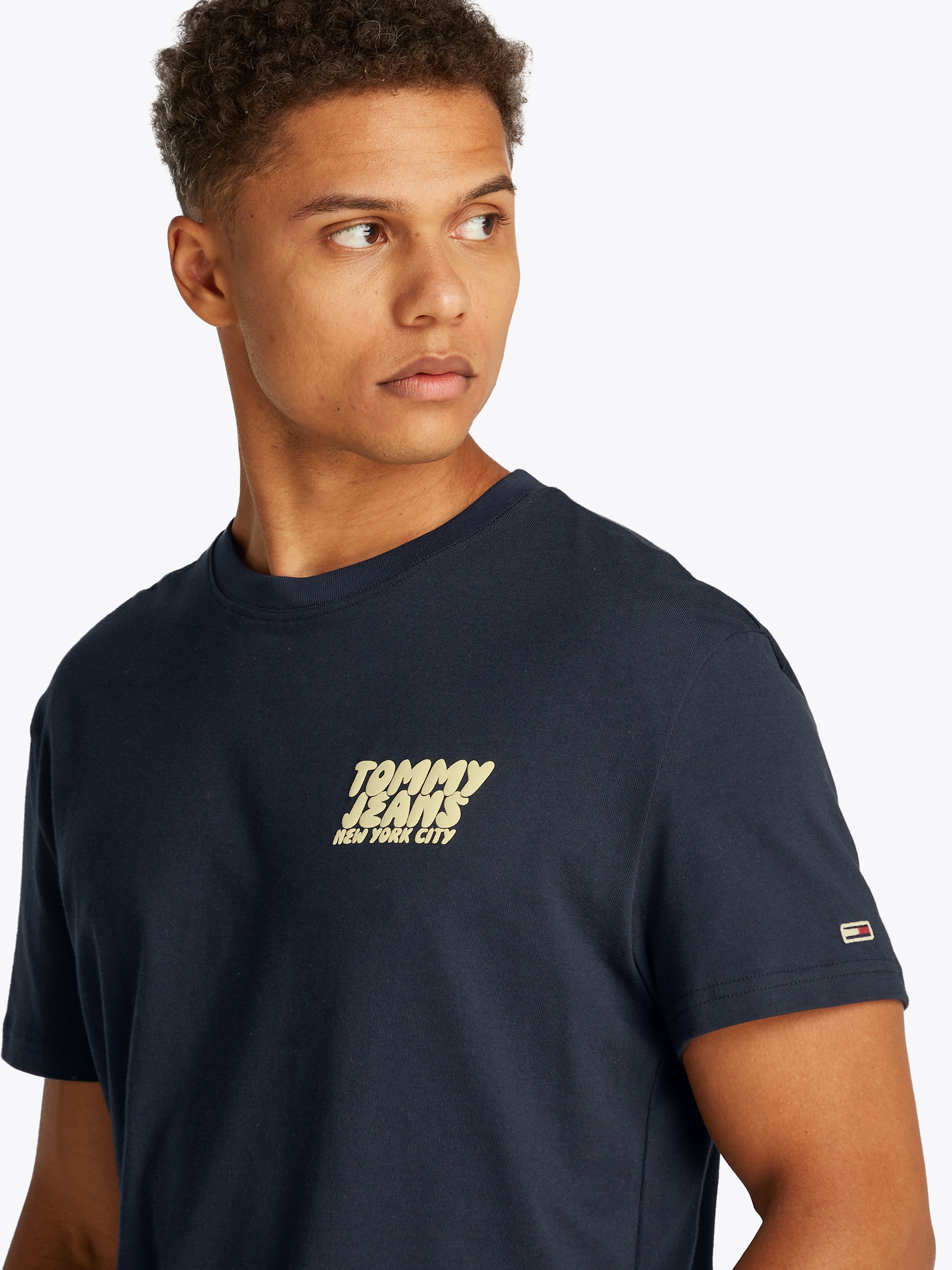 Tommy Jeans Kurzarmshirt »TJM REG BUBBLE BACK SS TEE EXT«, Mit Rundhalsausschnitt