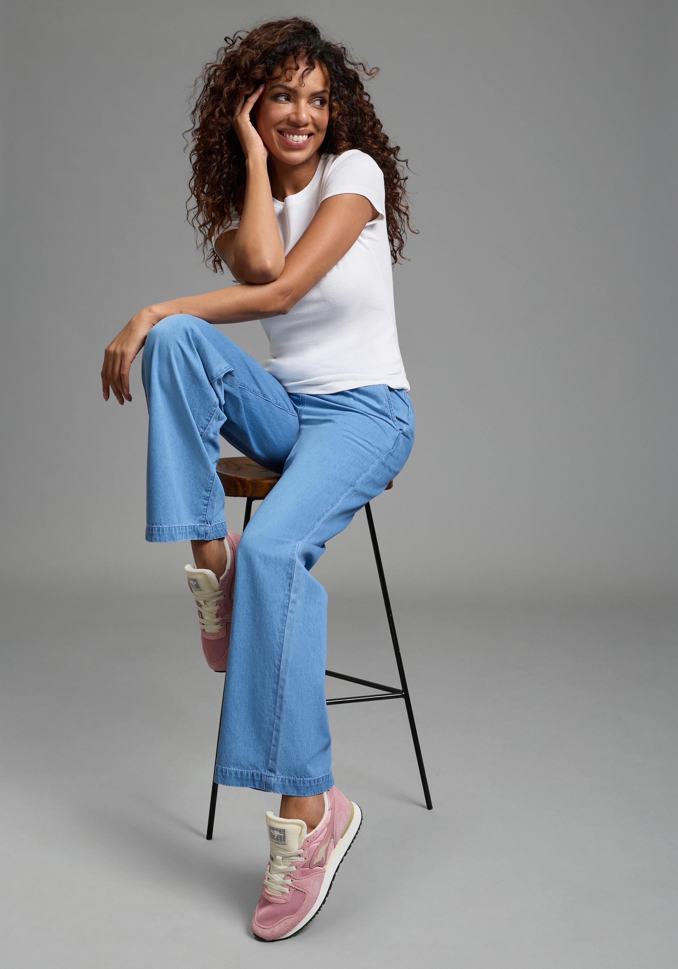 KangaROOS Weite Jeans weiteres Bein, hohe Leibhöhe, elastischer Bund mit Gummizug