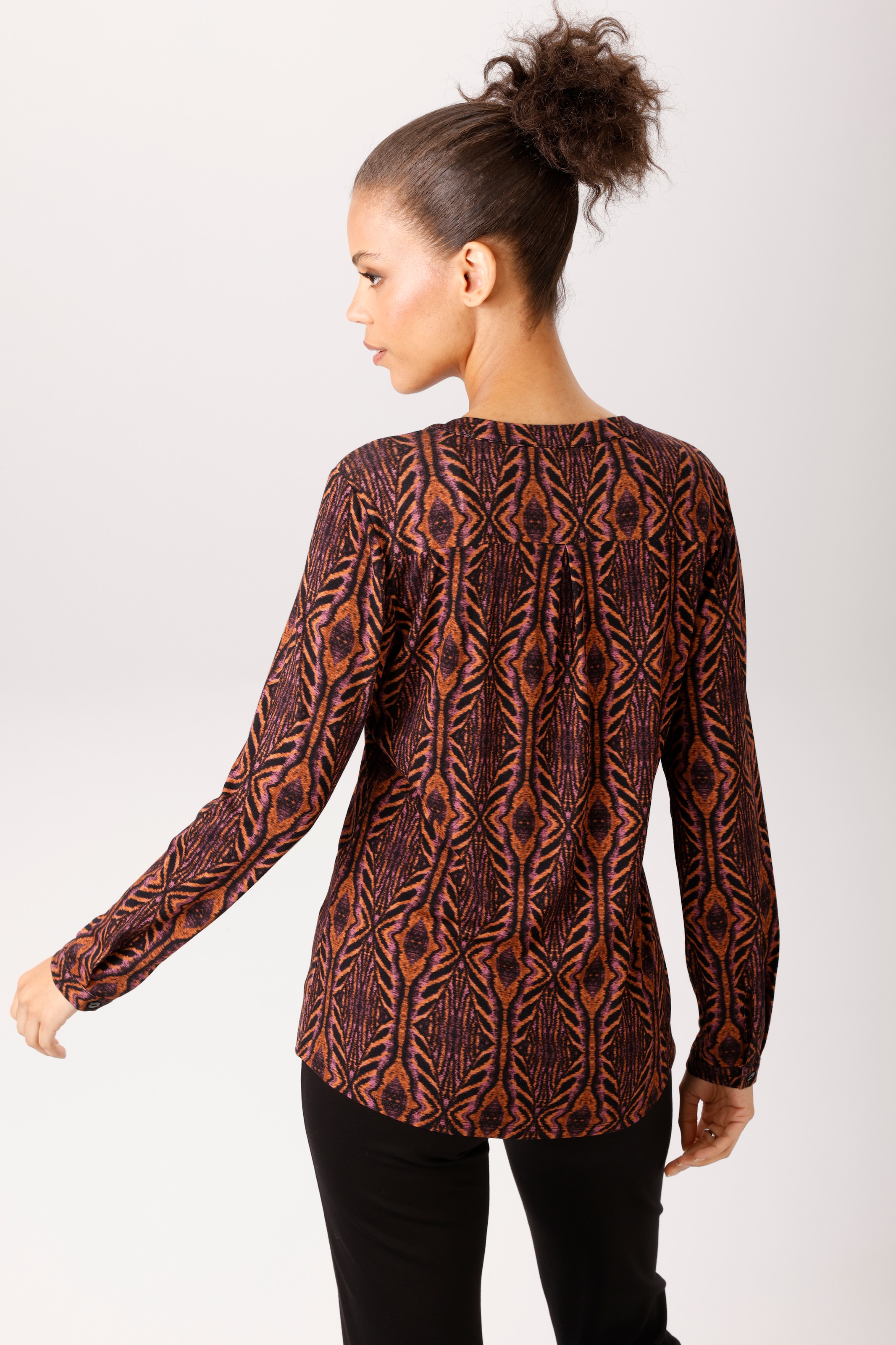 Aniston CASUAL Schlupfbluse mit farbenfrohen, grafischen Druck - NEUE KOLLEKTION
