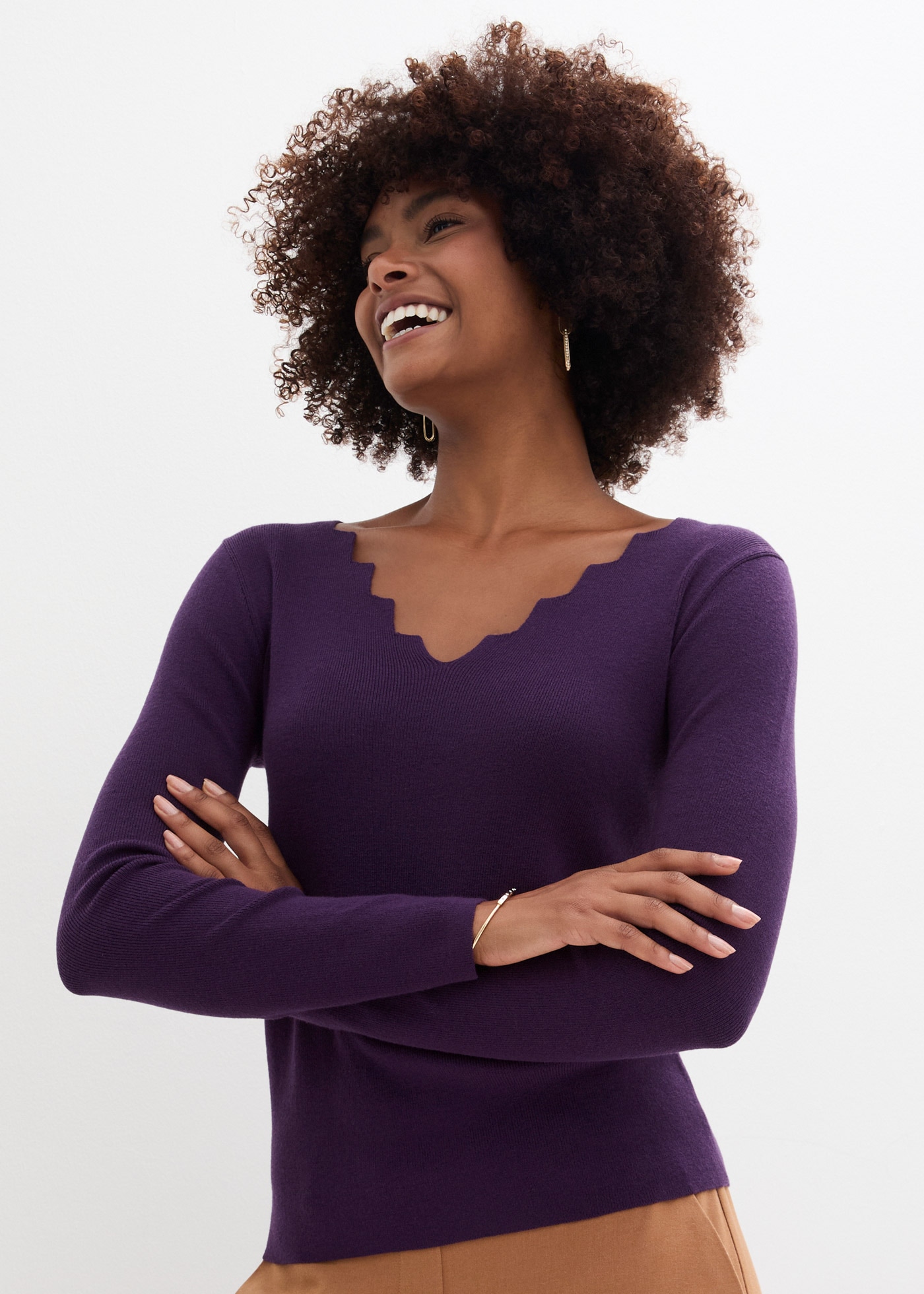 bonprix Strickpullover »Feinstrickpullover aus fließendem Viskose-Mix« aus weichem Viskose-Mix, mit tollem Wellenausschnitt, Slim fit