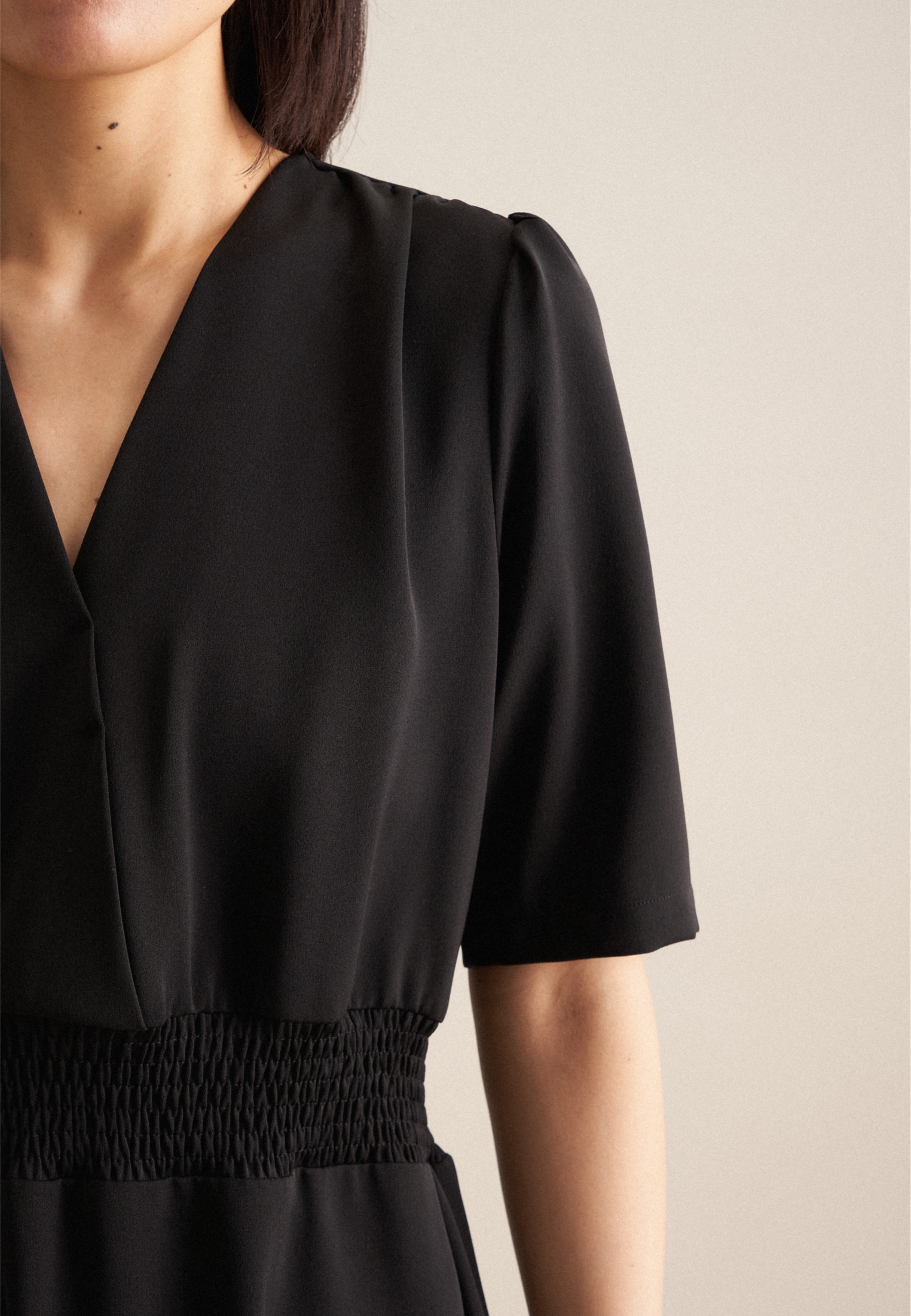 seidensticker Sommerkleid »Schwarze Rose«, Kurzarm V-Neck Uni