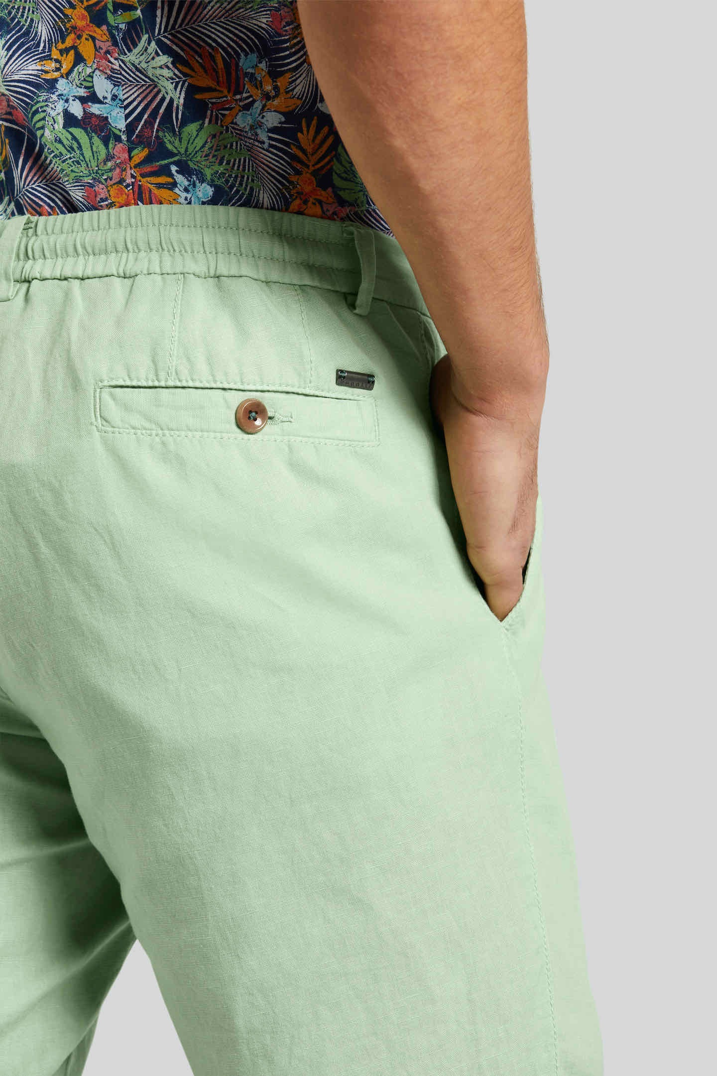 4. Bild von bugatti Bermudas, in sportlicher Optik