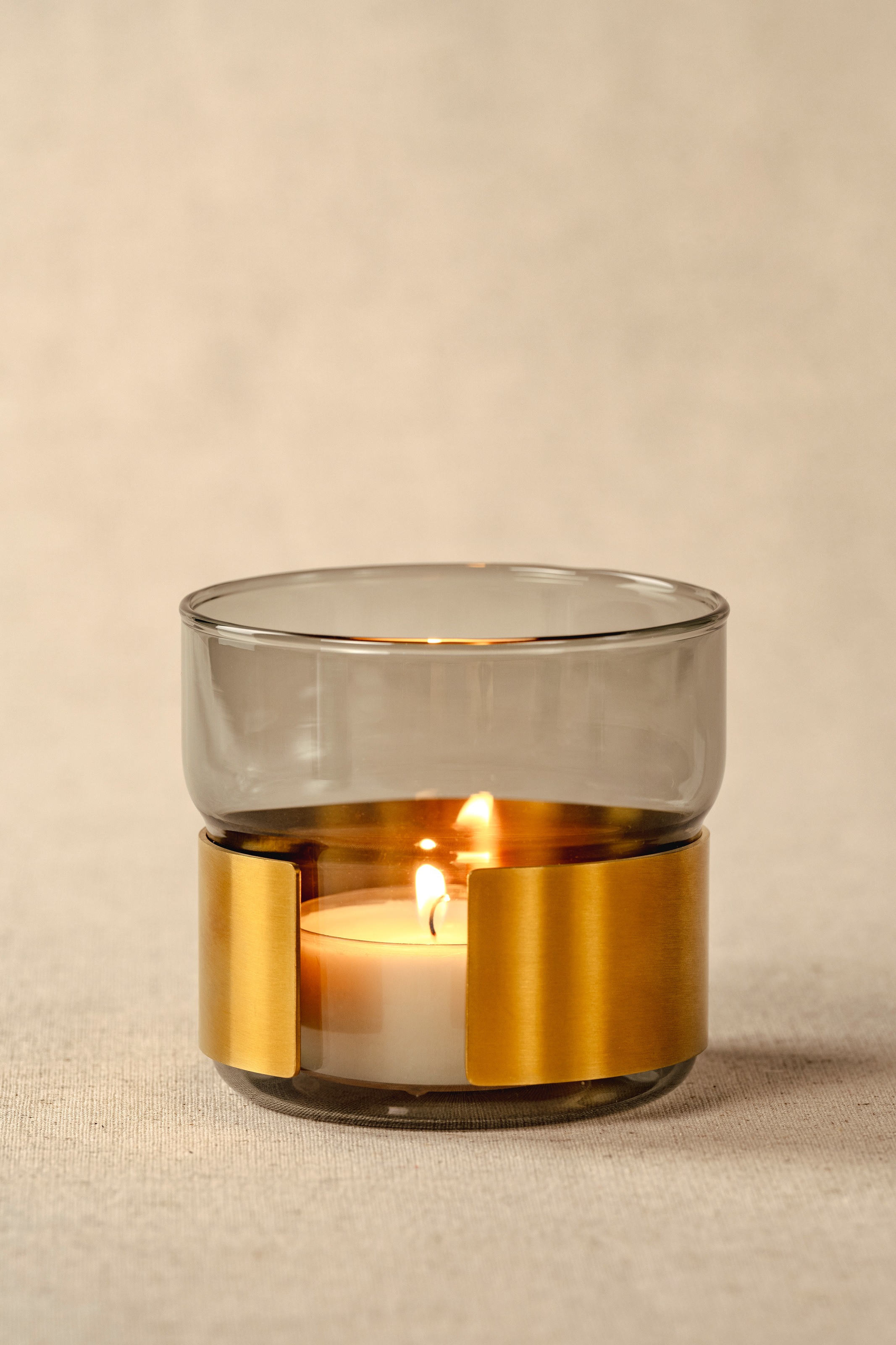 LEONARDO Teelichthalter »Silenzio« aus grauem Glas mit goldener Metallspang günstig online kaufen