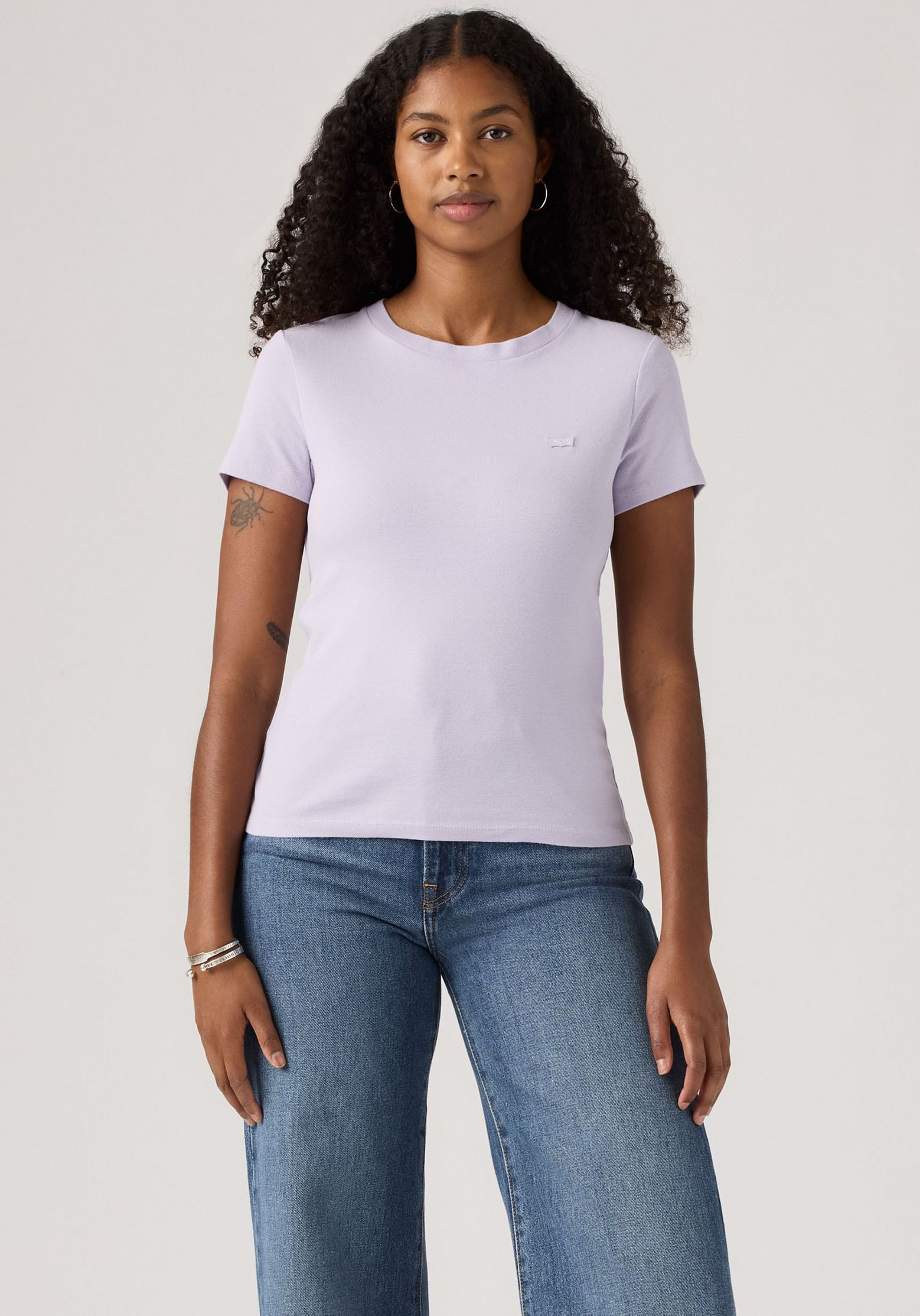 Levi's® T-Shirt »ESSENTIAL HM SS TEE« Taillierter Schnitt