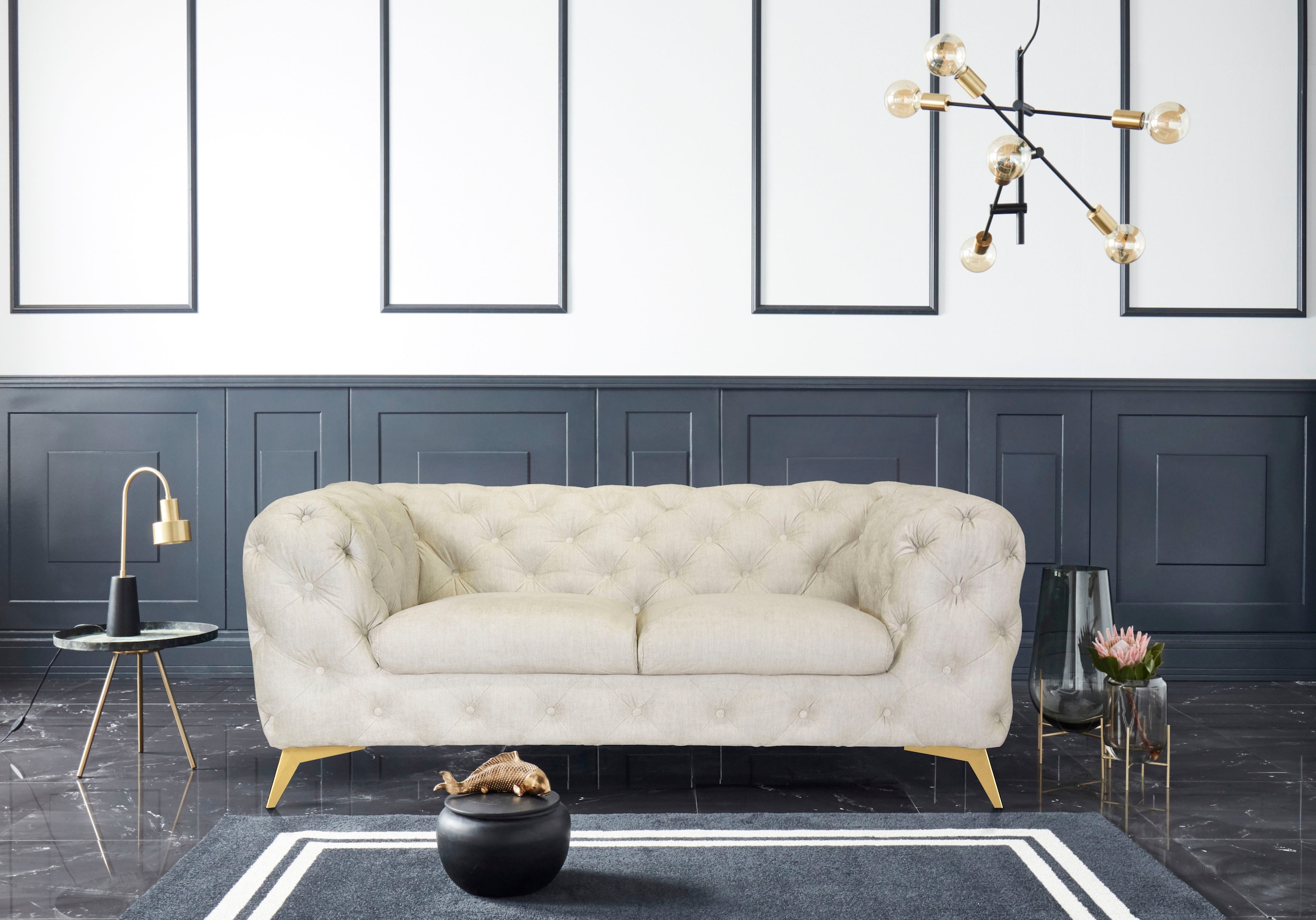 Leonique Chesterfield-Sofa »Glynis«, aufwändige Knopfheftung, moderne Chesterfield Optik, Fußfarbe wählbar