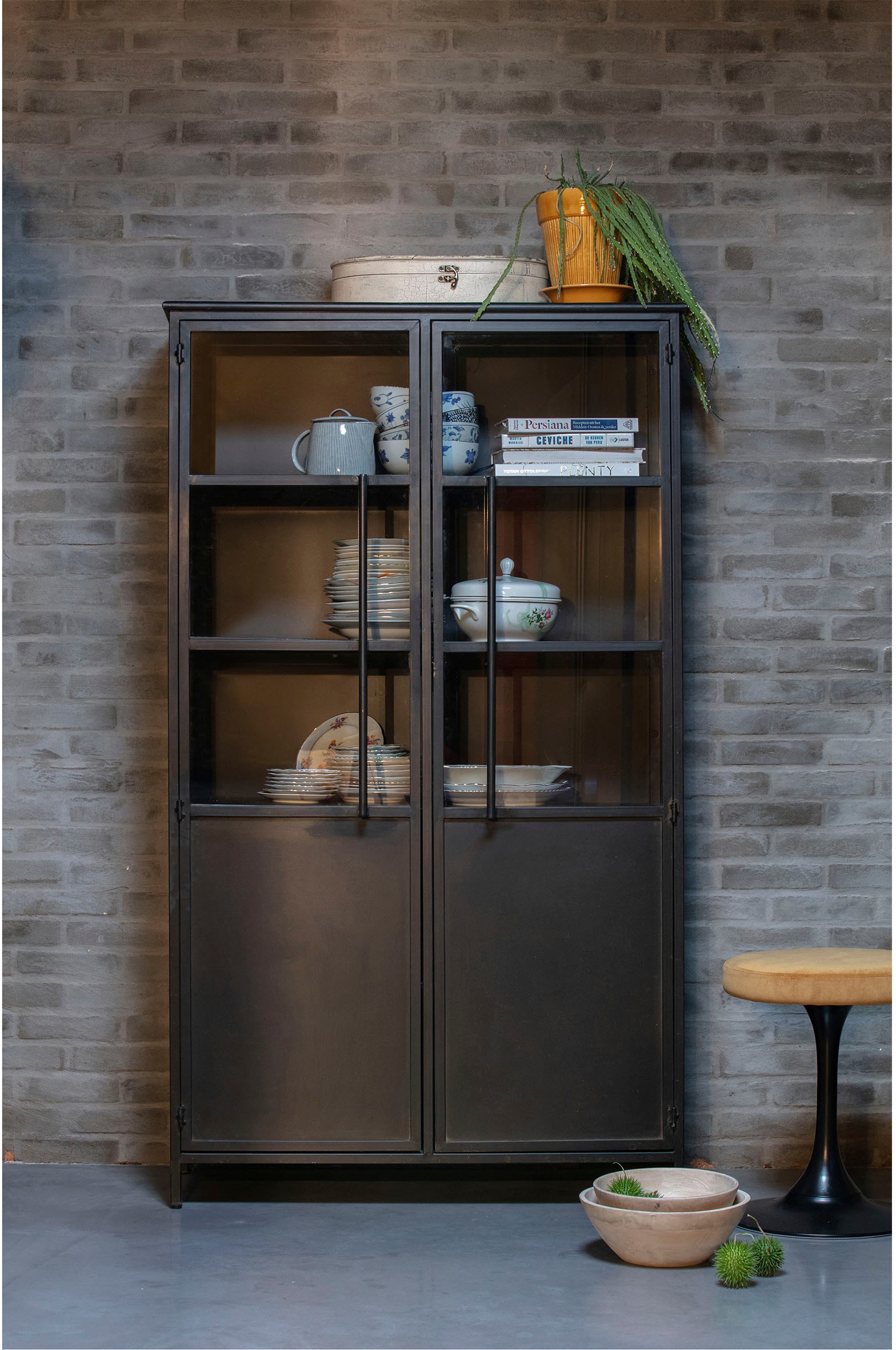 WOOOD Vitrine »Exhibit«, mit Glastüren und viel Stauraum, H 170 cm x B 99 cm