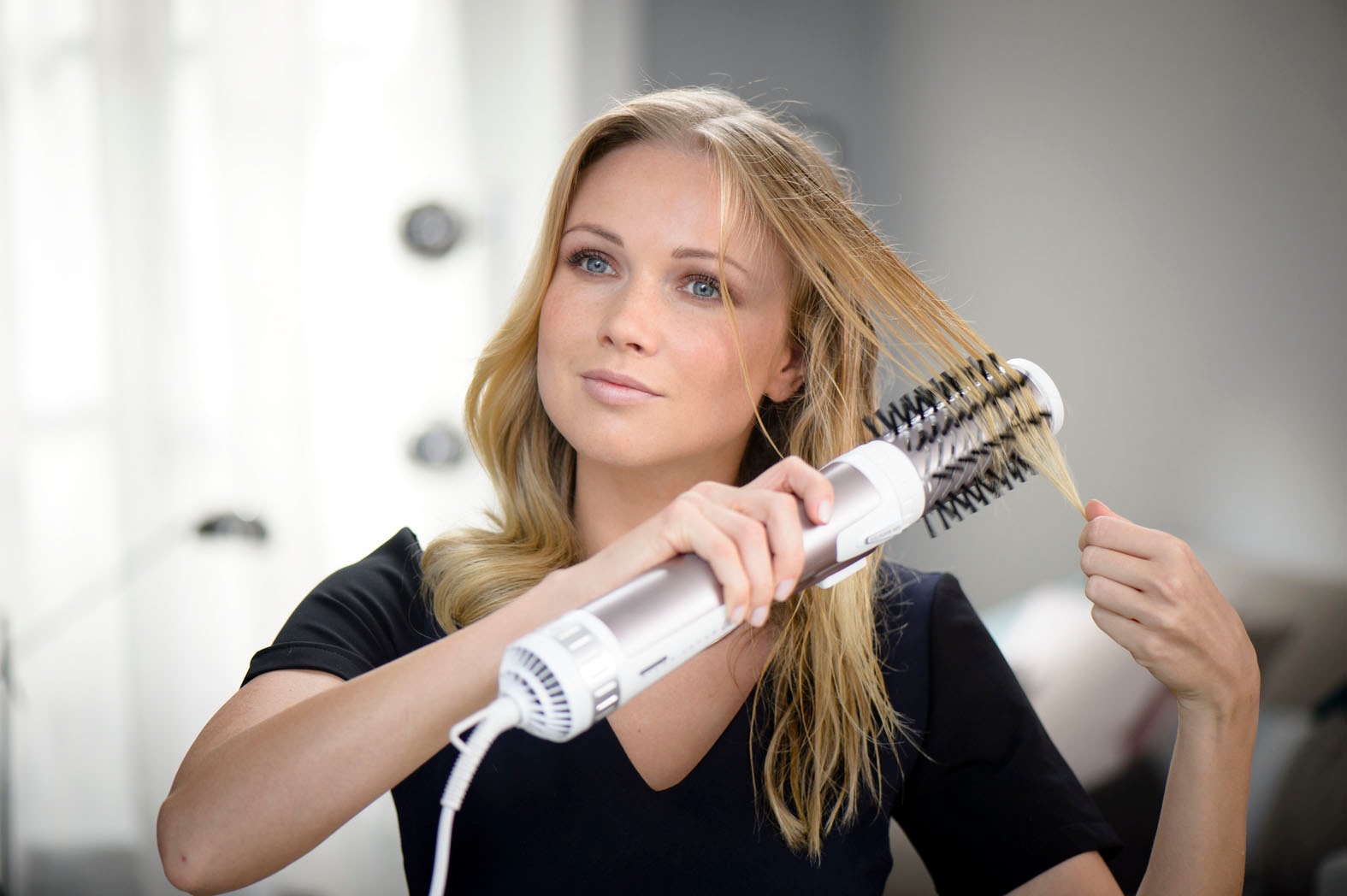 Rowenta Warmluftbürste »Brush Activ Premium Care rotierende Warmluftbürste, mit Naturborsten,«, 2 Aufsätze, Kaschmir-Keratin-Beschichtung, 2 Bürstaufsätze, 3 Stufen, CF9540
