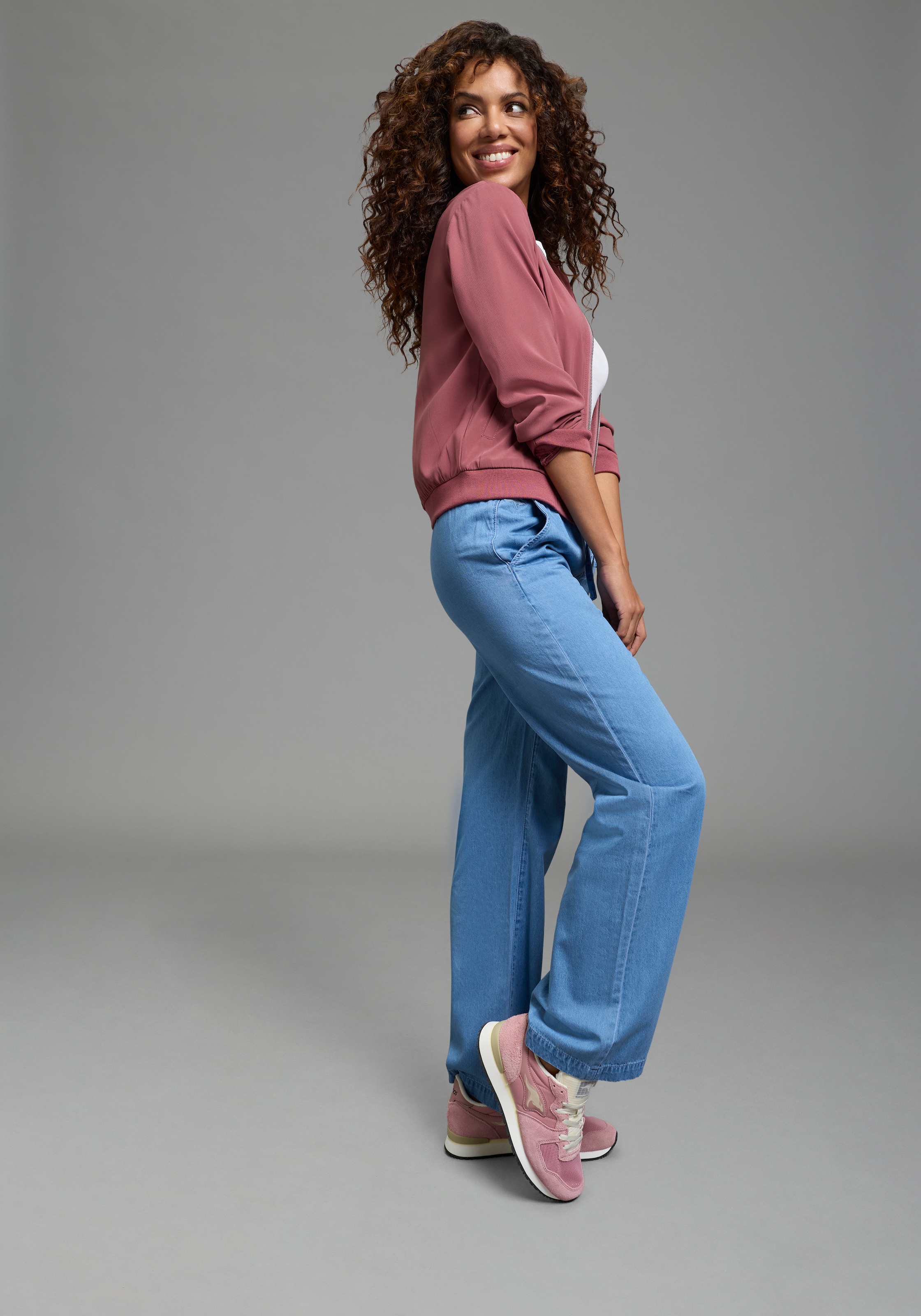 KangaROOS Weite Jeans weiteres Bein, hohe Leibhöhe, elastischer Bund mit Gummizug