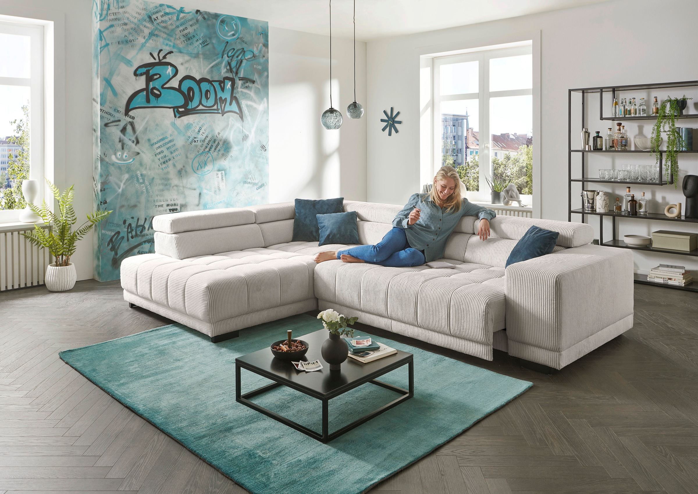 Die PlanBar Ecksofa »MP-IN15053 L-Form breiter Schenkel«, wahlweise mit Kopfteilverstellung und manueller Vorziehbank