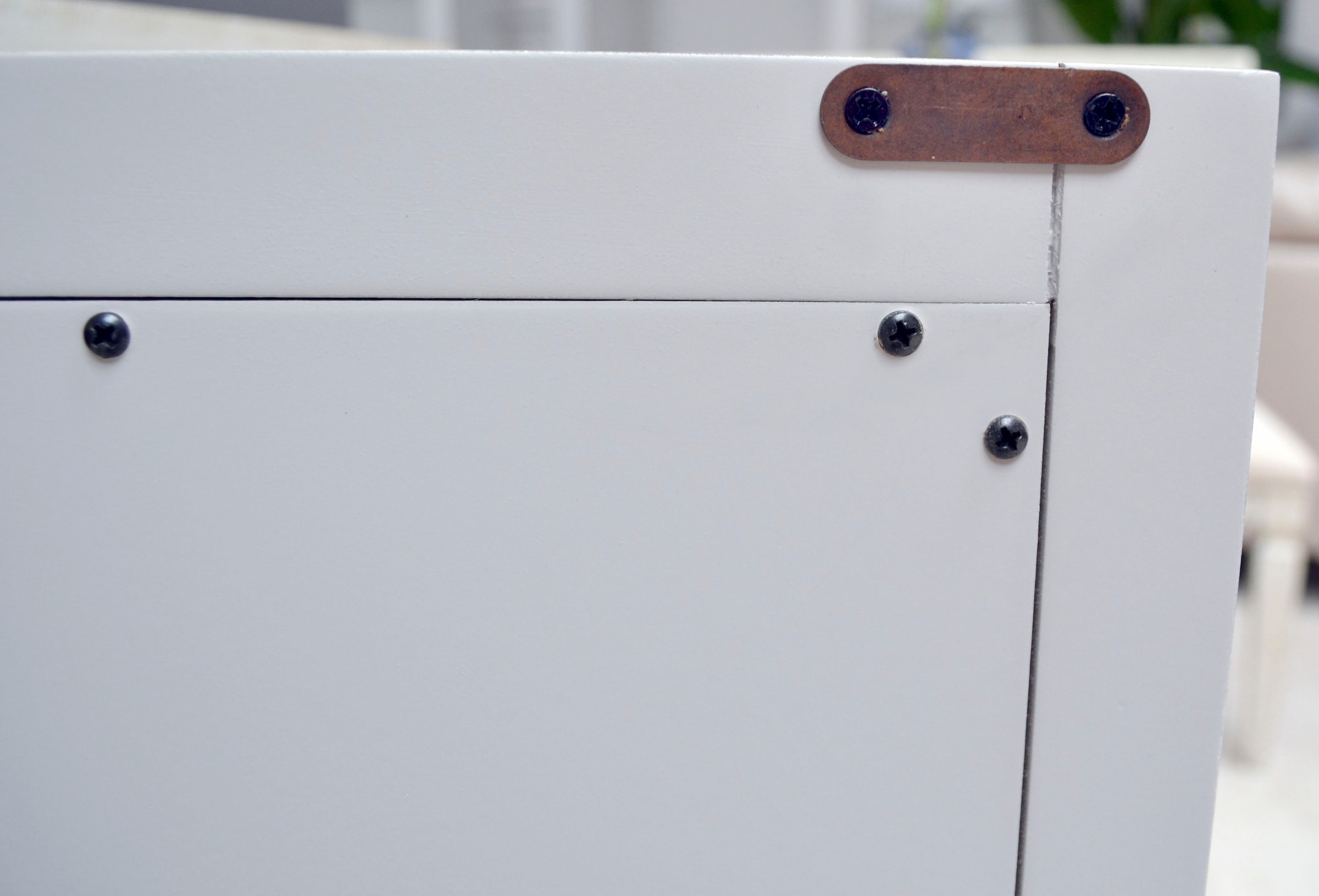 Leonique Sideboard »Juliette«, Kommode, Antik Weiß, Ornamente, verspiegeltes Glas, ca. 152x41x89 cm