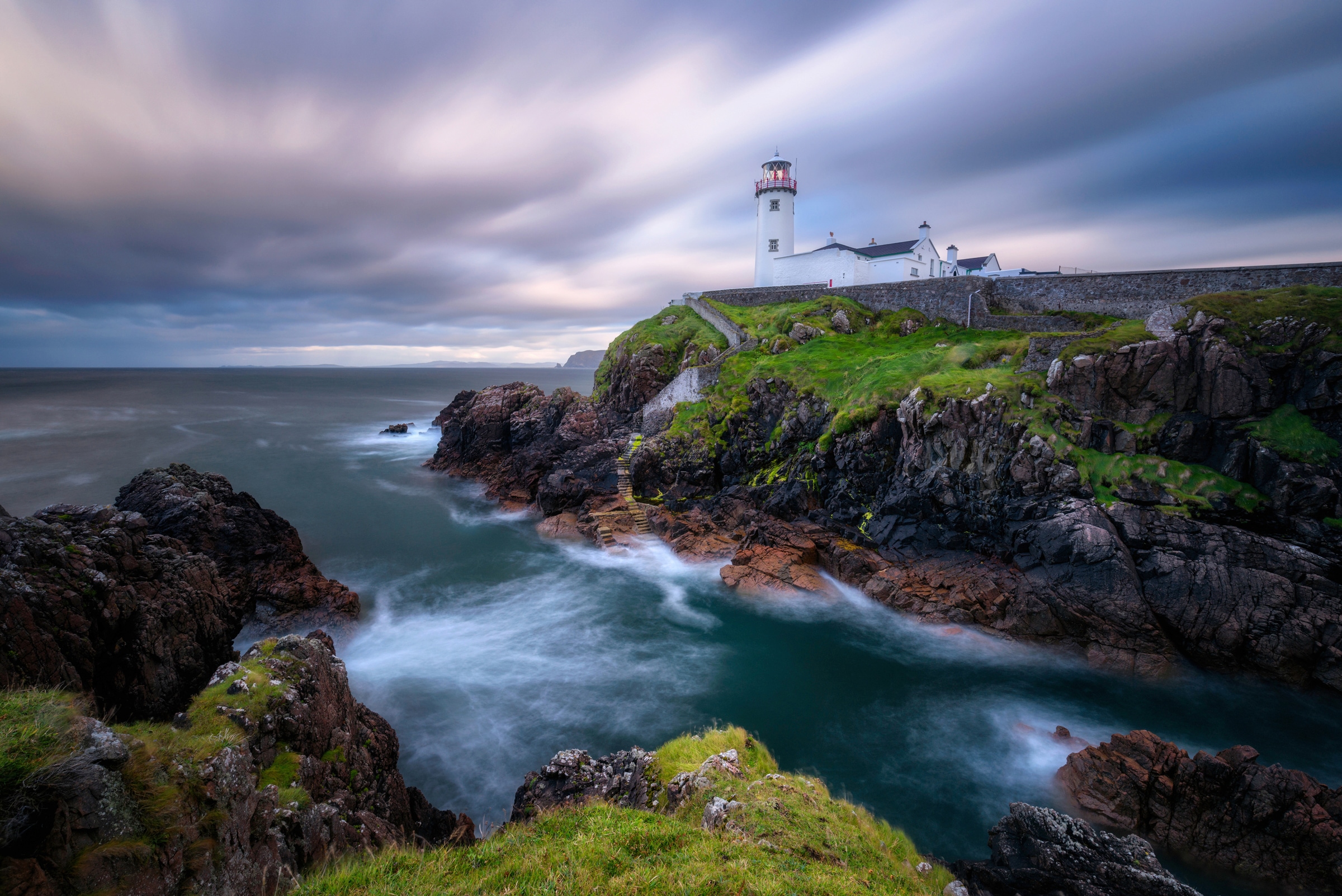 Papermoon Fototapete »Photo-Art DANIEL GASTAGER, FANAD HEAD LEUCHTTURM« günstig online kaufen