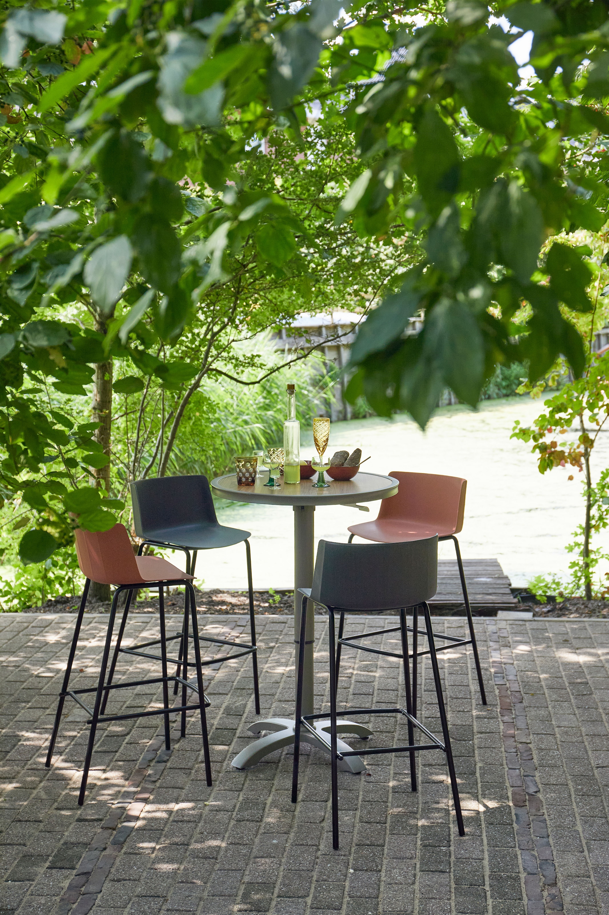 WOOOD Barhocker »WOOOD Jeppe Höhenverstellbarer Bartisch« Höhenverstellbarer Aluminium-Bartisch, flexibel & für Indoor/Outdoor.