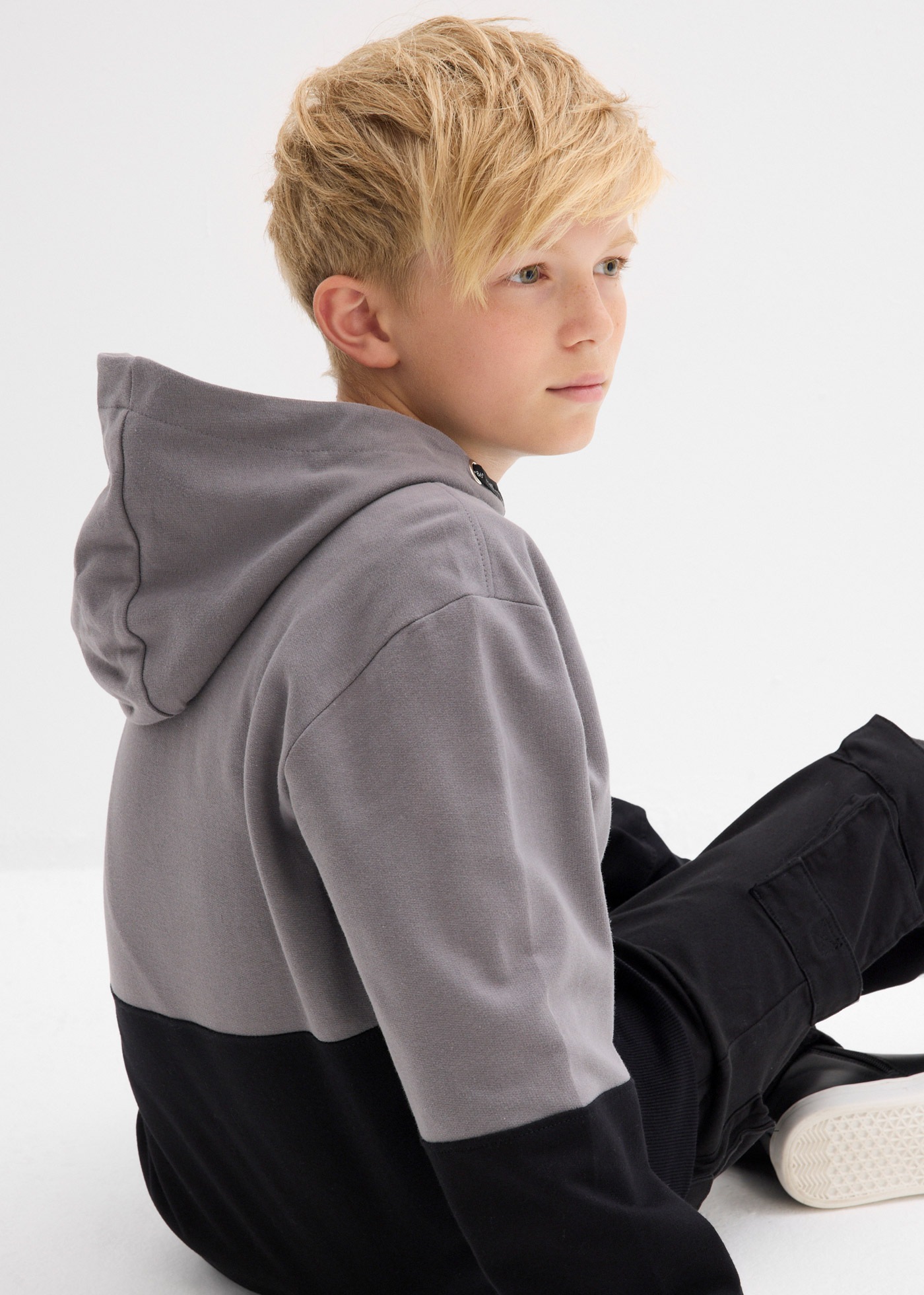 bonprix Kapuzensweatshirt »Hoodie aus reiner Baumwolle«, normale Passform, modernes Colorblocking-Design, aus Baumwolle
