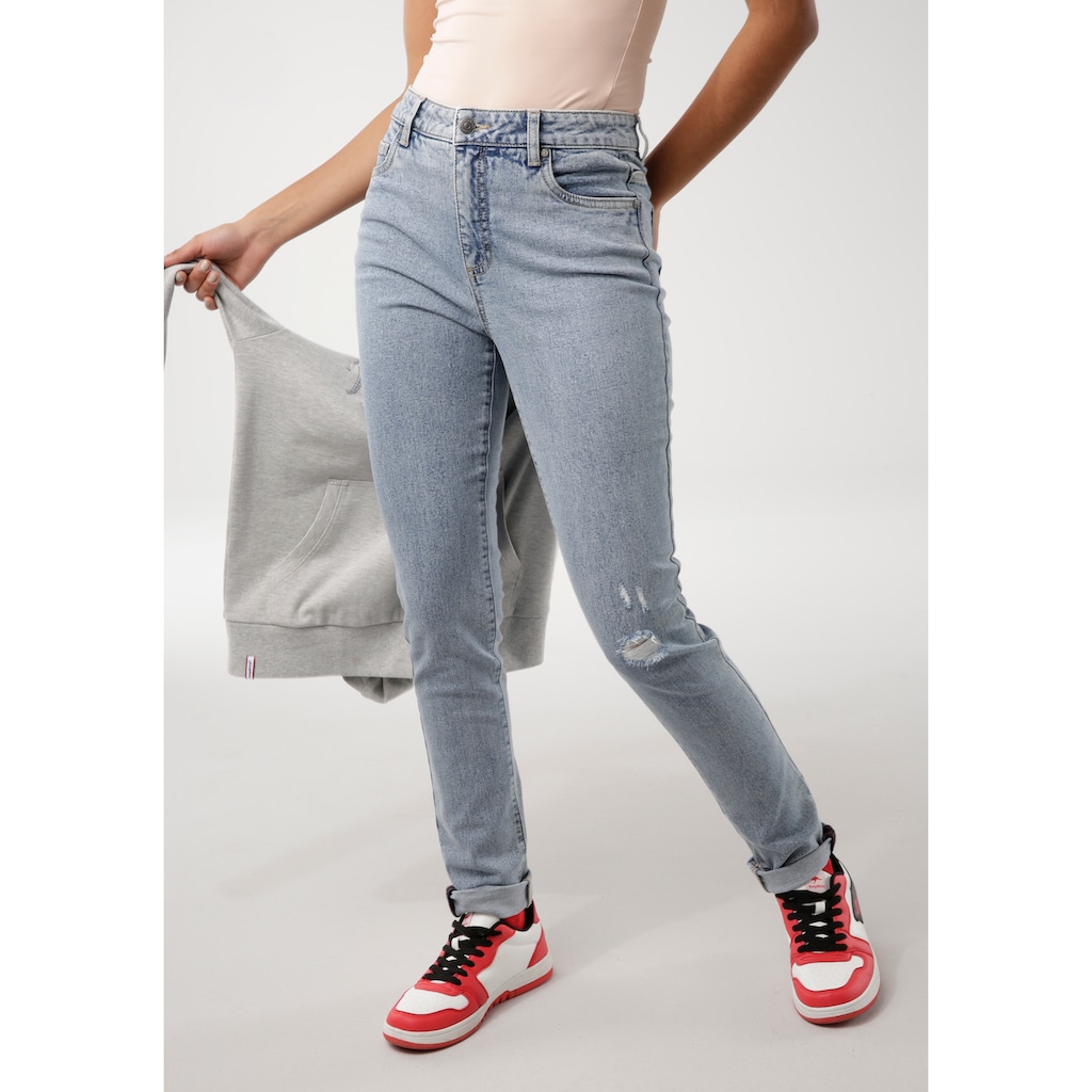 KangaROOS 5-Pocket-Jeans »BOYFRIEND«, mit Destroyed-Effekt - NEUE KOLLEKTION
