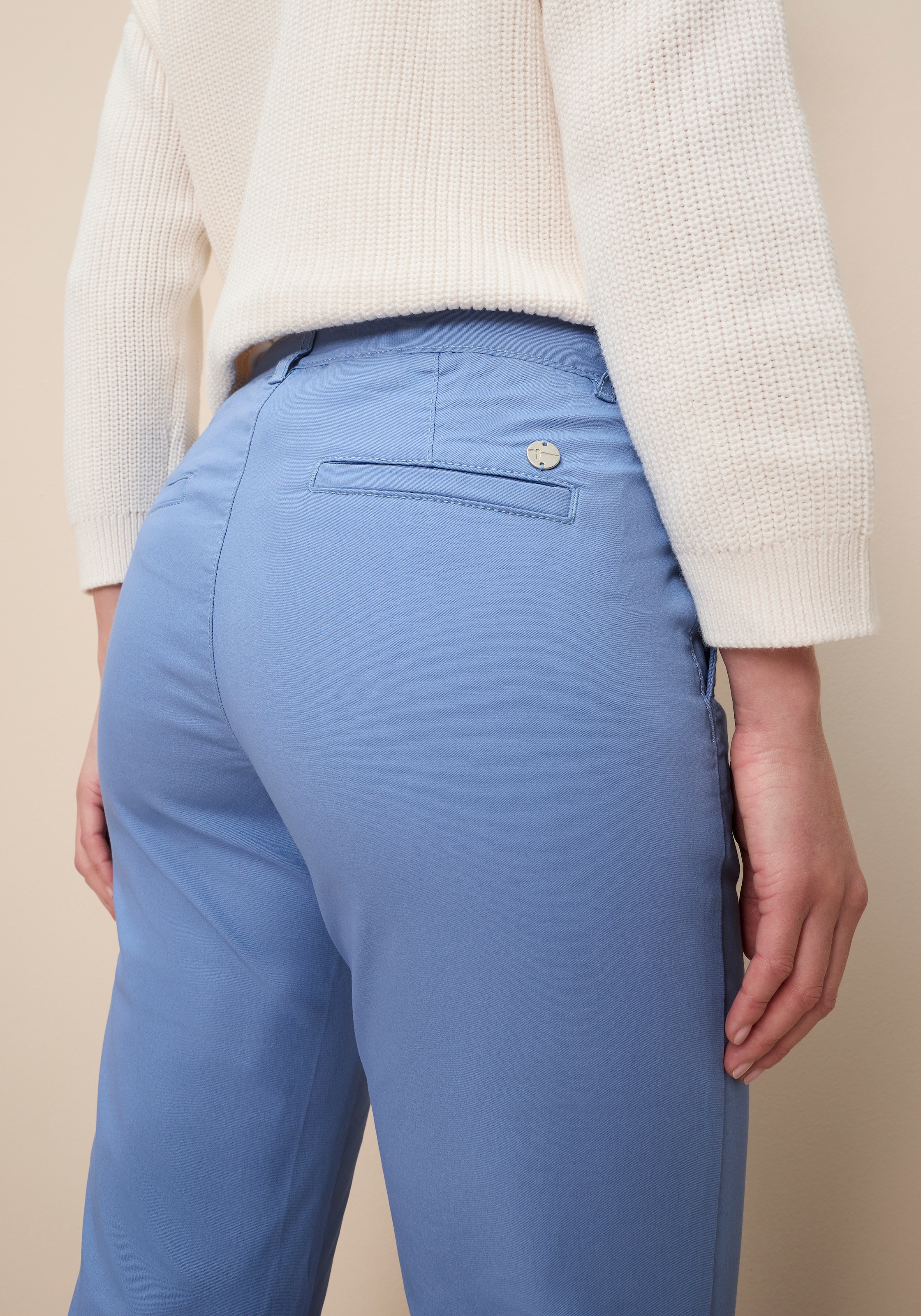 Tamaris Chinohose  mit figurbetonter Passform