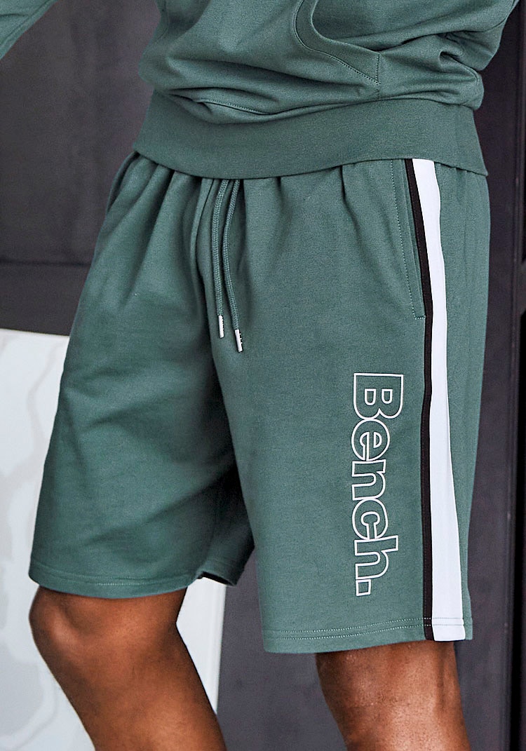 Bench. Loungewear Sweatshorts, mit seitlichen Taschen