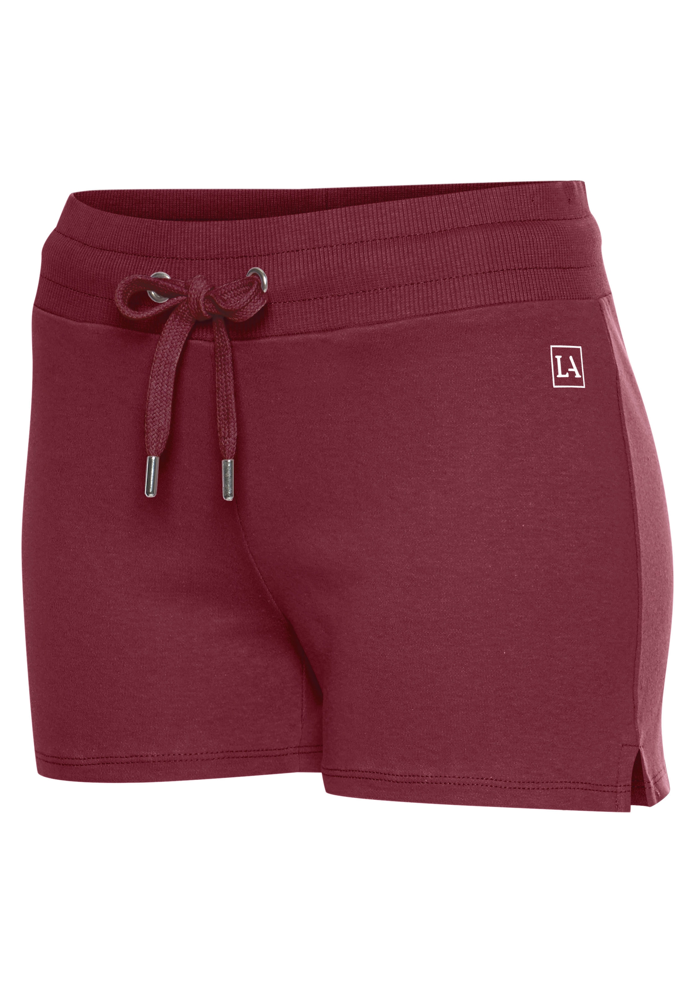 LASCANA ACTIVE Shorts, mit kleinen Seitenschlitzen