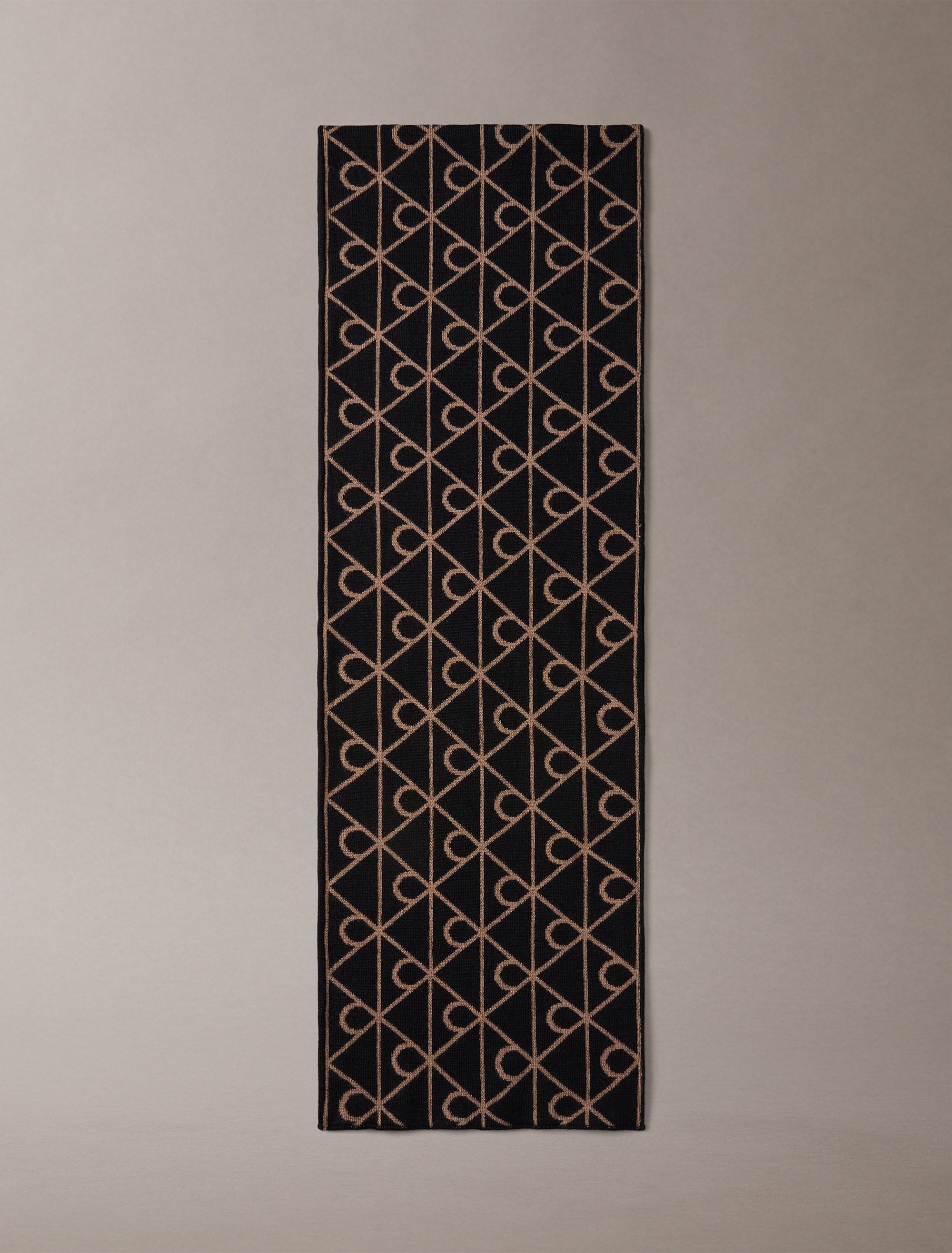 Calvin Klein Modetuch »EMBLEM ?REVERSIBLE WOOL HW SCARF« Perfekt für den Alltag