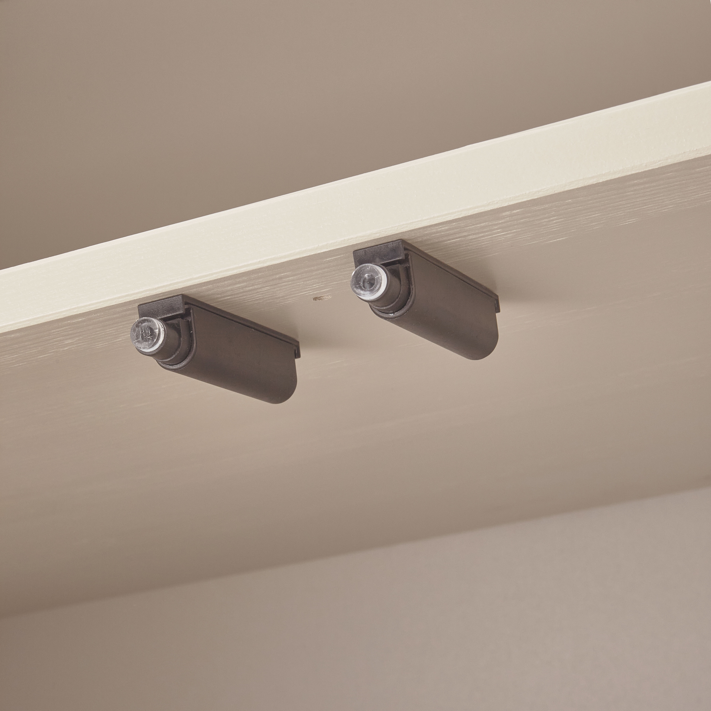 WOOOD Kleiderschrank »WOOOD RAIN 2-TÜRIGER KLEIDERSCHRANK KIEFER DUST [fsc]« Kleiderschrank Rain aus FSC-Kiefer besticht durch wellenförmige Türen