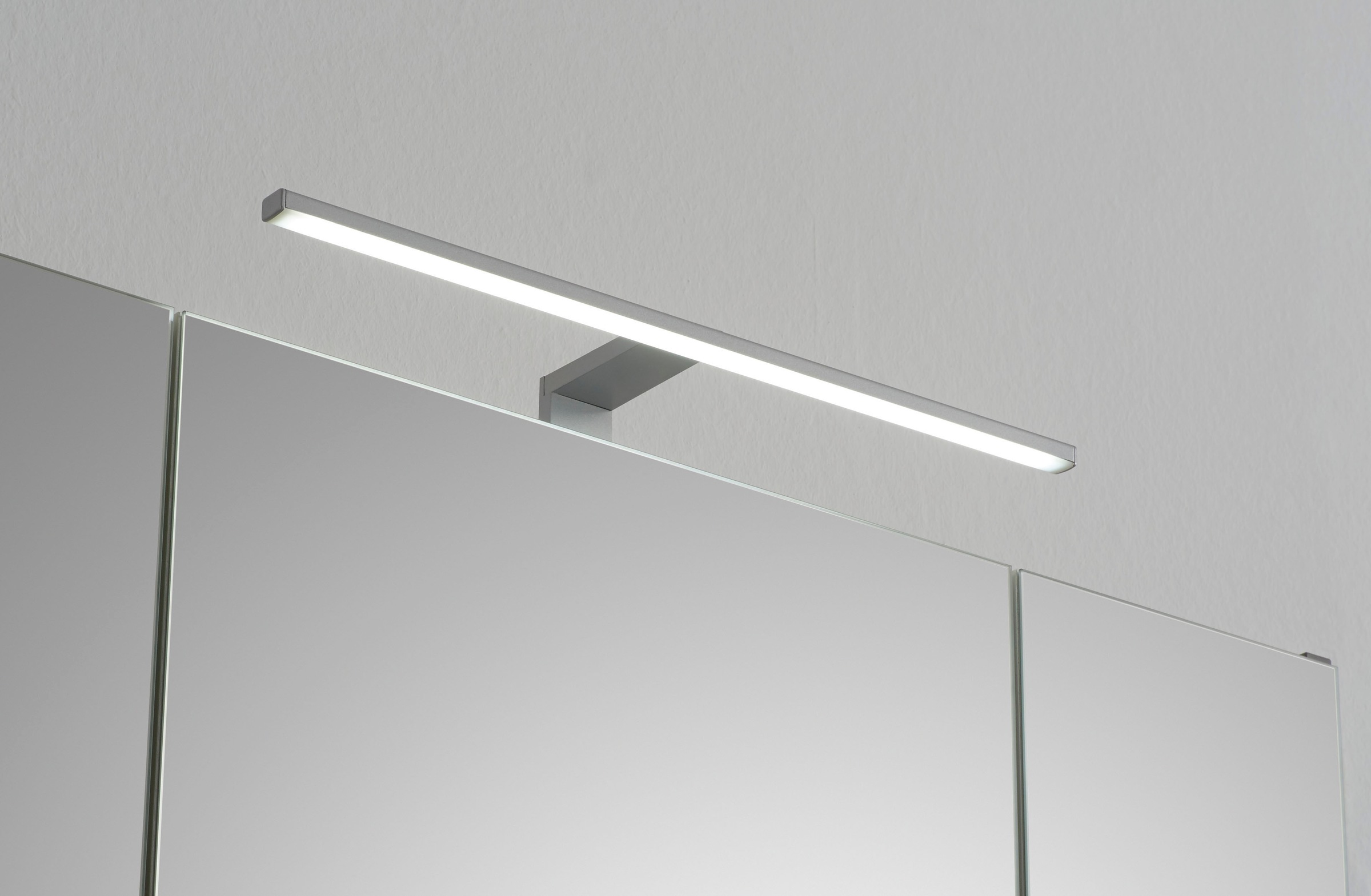 Saphir Badmöbel-Set »Quickset 3-teilig, Keramik-Waschtisch und LED-Spiegelschrank«, (5 St.), mit Midischrank, 2 Türen, 1 Nische, 2 Schubladen, inkl. Türdämpfer