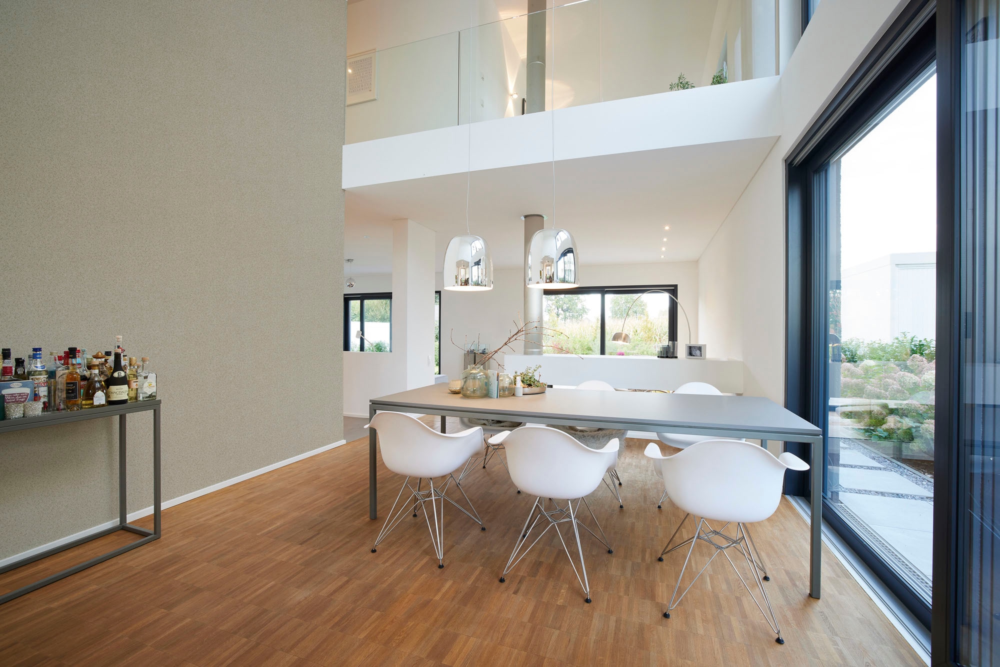 living walls Vliestapete »My Home My Spa«, glänzend-Minimalmuster-Strukturmuster, Design Tapete Dunkelgrau leicht strukturiert Vlies Tapeten Wohnzimmer