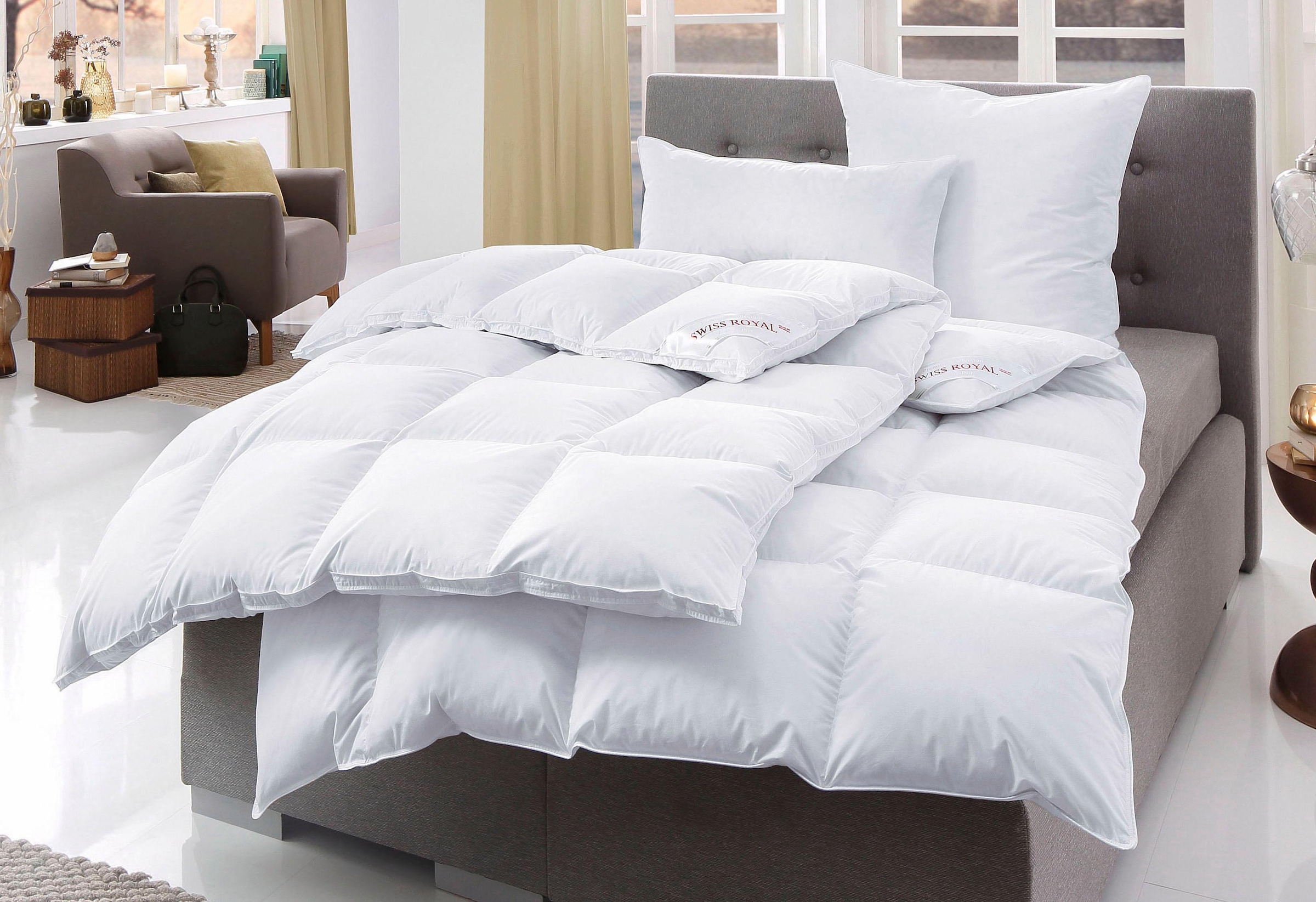 Haeussling Daunenbettdecke »Swiss Royal, Bettdecken für Sommer und Winter, Ganzjahresdecke, Decke«, extrawarm, Füllung 90% Daunen, 10% Federn, Bezug 100% Baumwolle, (1 St.), Bettdecke 135x200 cm, 155x220 cm & weitere Größen, Made in Germany
