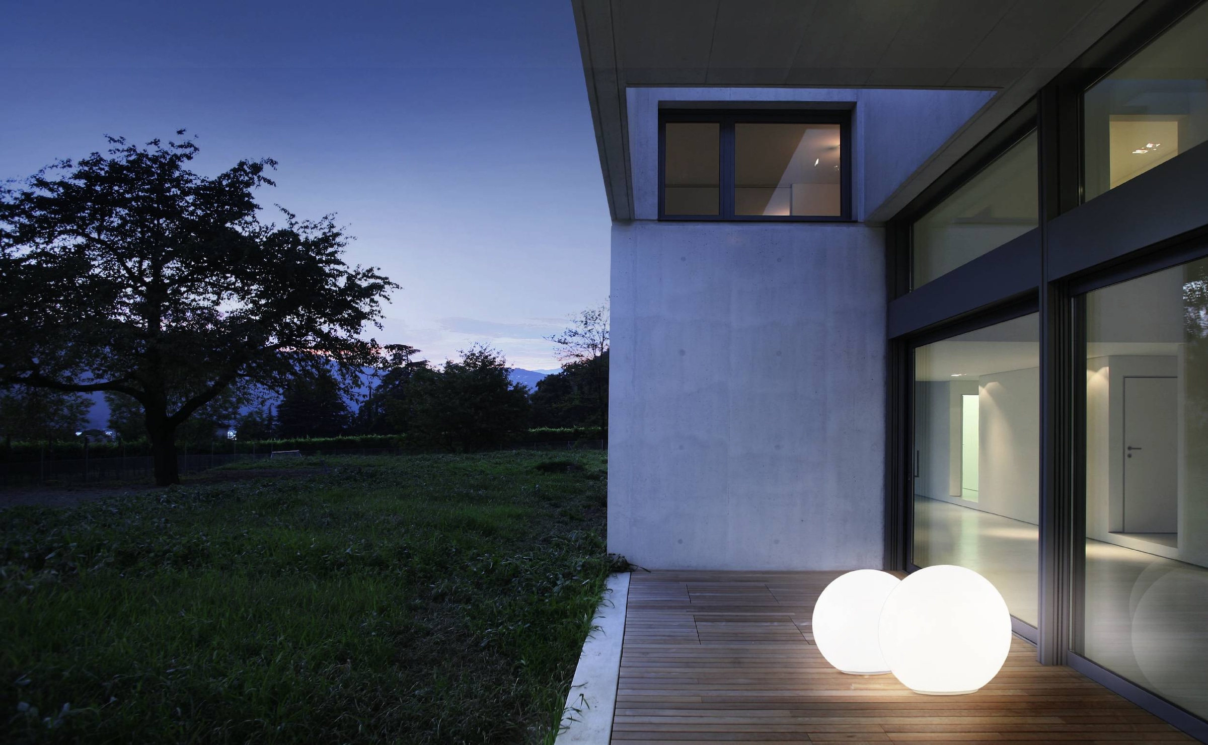 EGLO Stehlampe »Monterolo Garten Kugel, Stehlampe, Außenleuchte, Kunststoff, E27, IP65« E27 1 Stk. Stehleuchte - H39 x Ø39 cm - weiß - 1X40W exkl.