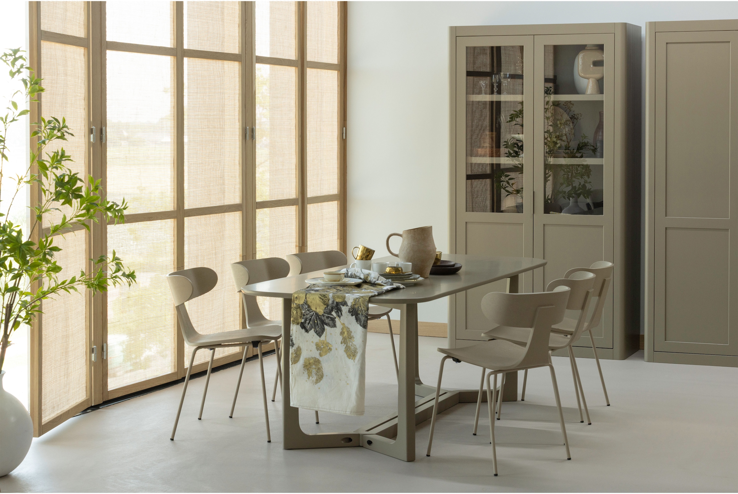 WOOOD Vitrine »GUNNAR« FSC®-zertifizierte Kiefer, bietet stilvolle Aufbewahrung auf 4 Böden