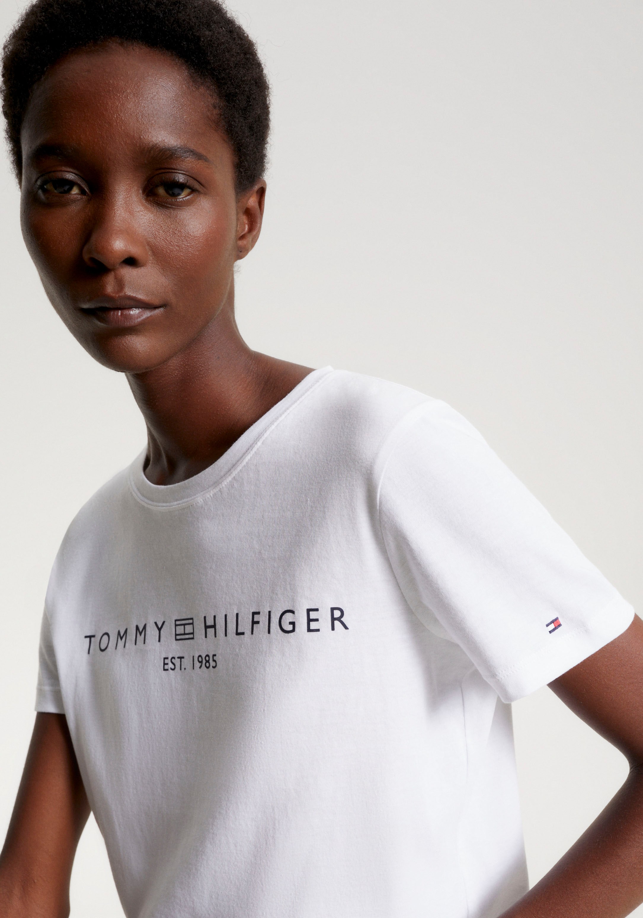 Tommy Hilfiger T-Shirt »REG CORP LOGO C-NK SS«, mit Logoschriftzug