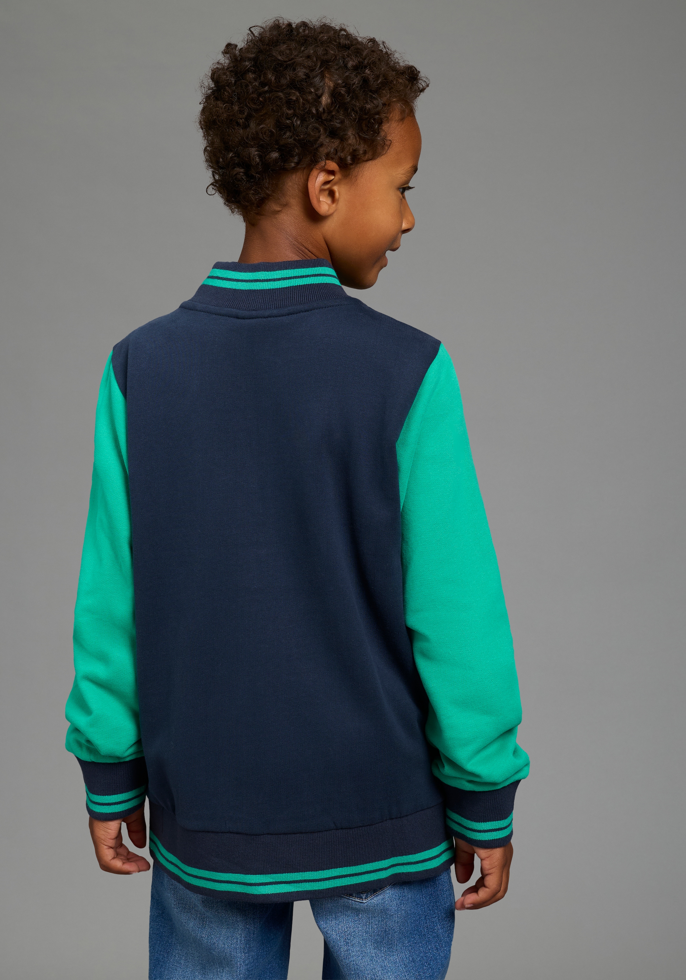 Scout Sweatjacke »College-Jacke mit Badge - NEU von SCOUT« mit Rippkragen, mit Rippbündchen an Ärmeln und Rumpfabschluss