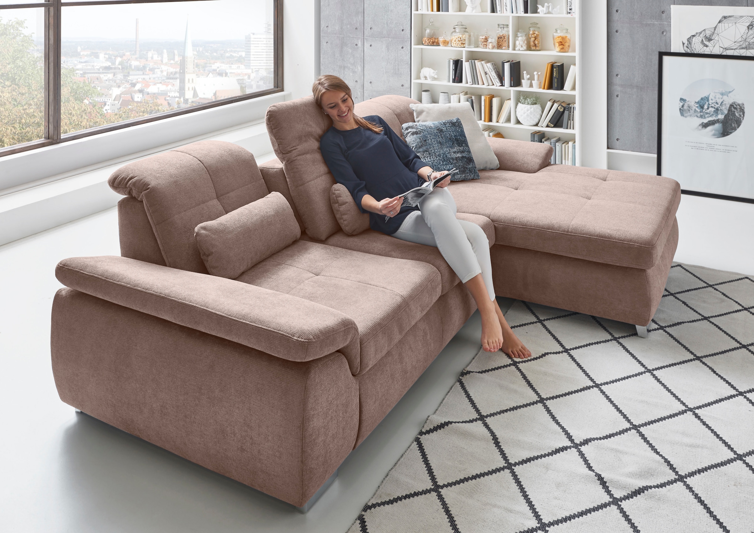 Die PlanBar Ecksofa »MP-IN16037 L-Form mit Federkern-Polsterung«, mit Sitztiefenverstellung & Zierkissen