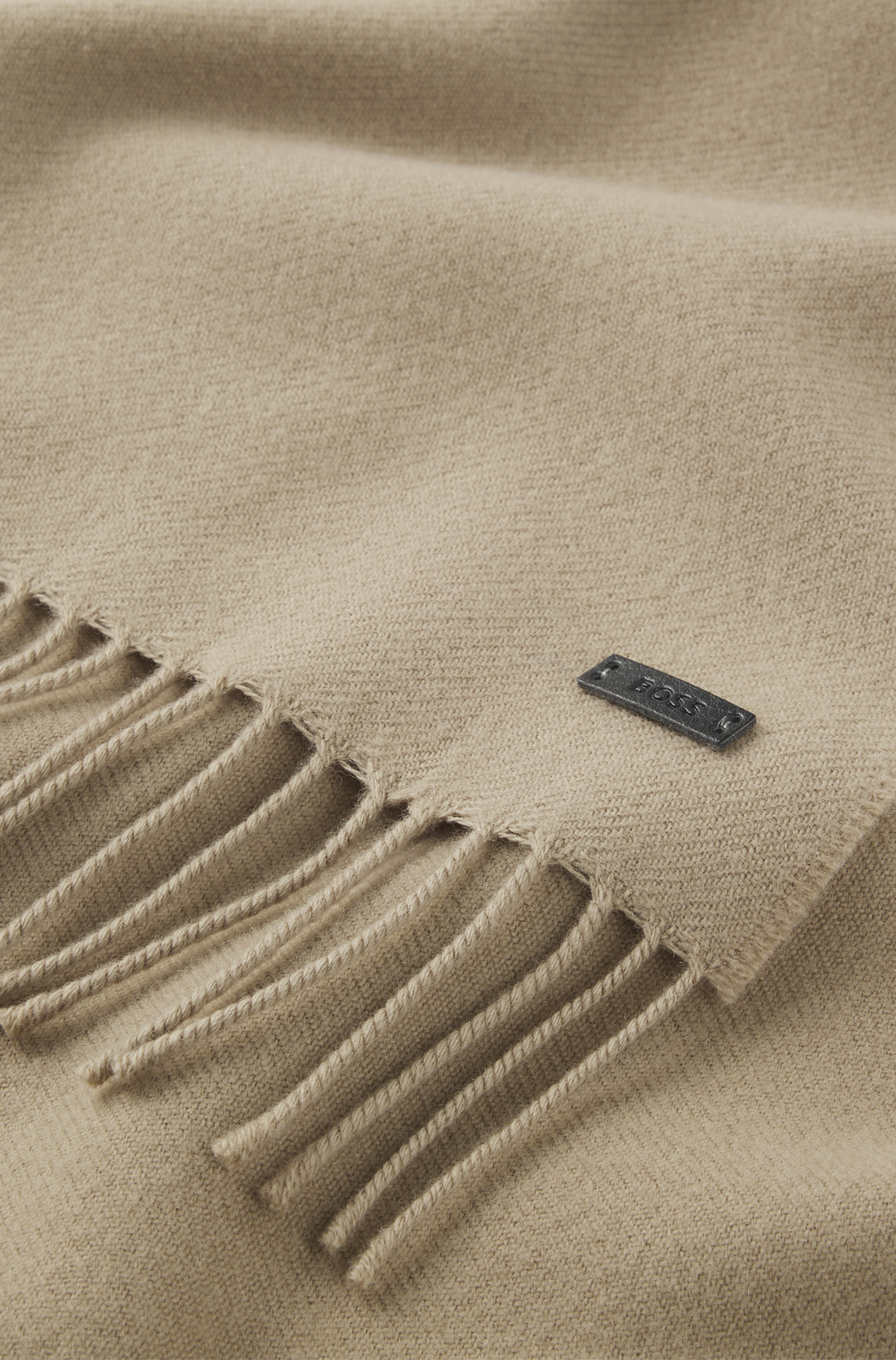 BOSS Wollschal »Naster 35*180« mit gedrehten Fransen, aus Wolle, Lederlabel, Premium Quality