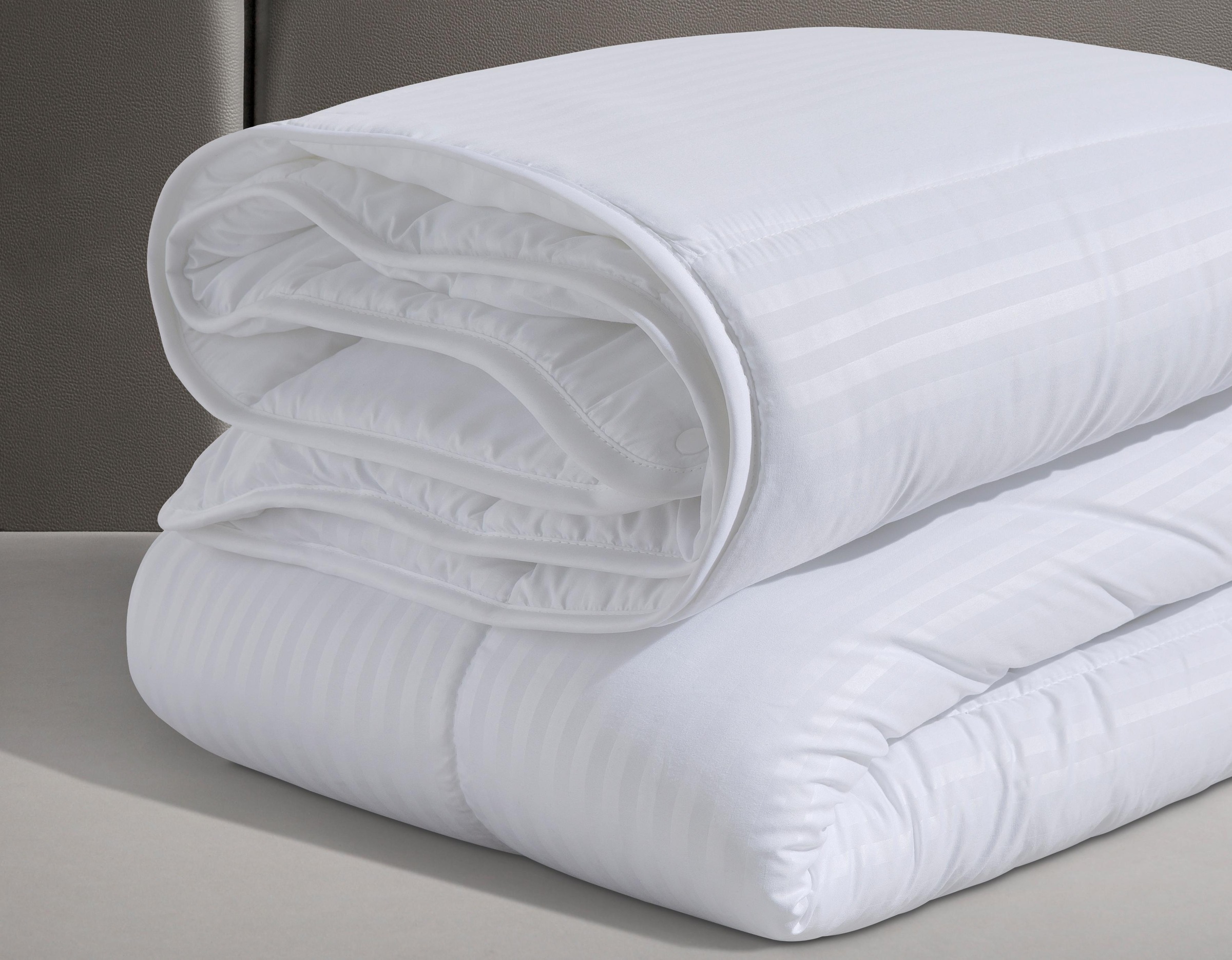 my home Microfaserbettdecke »Hotelcollection«, 4-Jahreszeiten, Füllung 100% Polyester, Bezug 100% Polyester, (1 St.), Kuscheliger Microfaserbezug für einen angenehmen Schlafkomfort