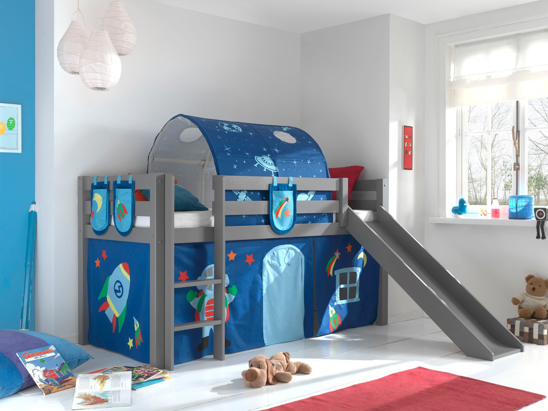 Vipack Hochbett »Pino, Spielbett Massiv Kiefer, Stabil Gebaut, 3 Korpusfarben Zur Wahl« Inkl. Rolllattenrost, Leiter Und Absturzschutz, Mit Oder