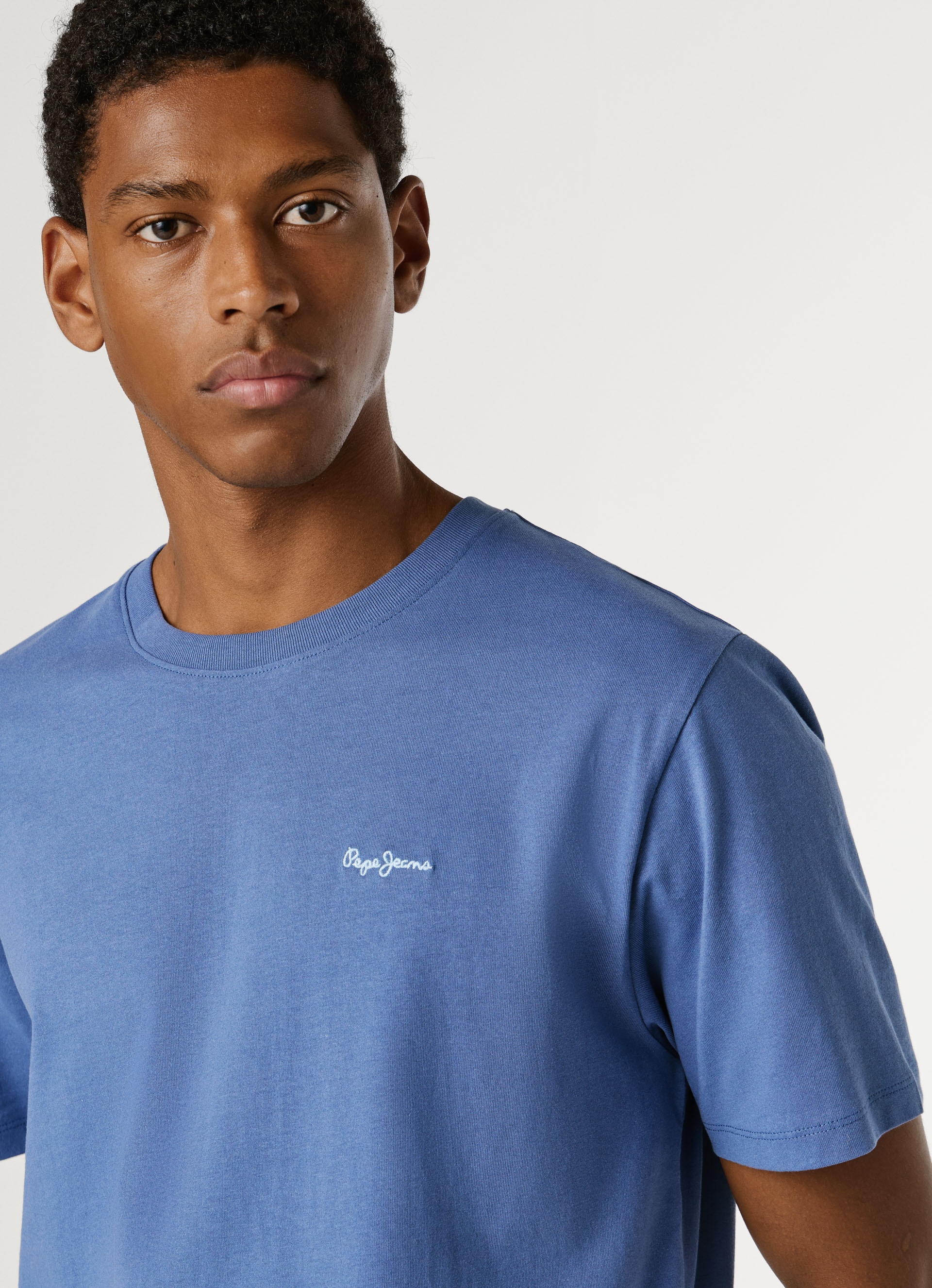 Pepe Jeans T-Shirt »CONTRAST CONNOR« mit Rundhals und gesticktem Logo
