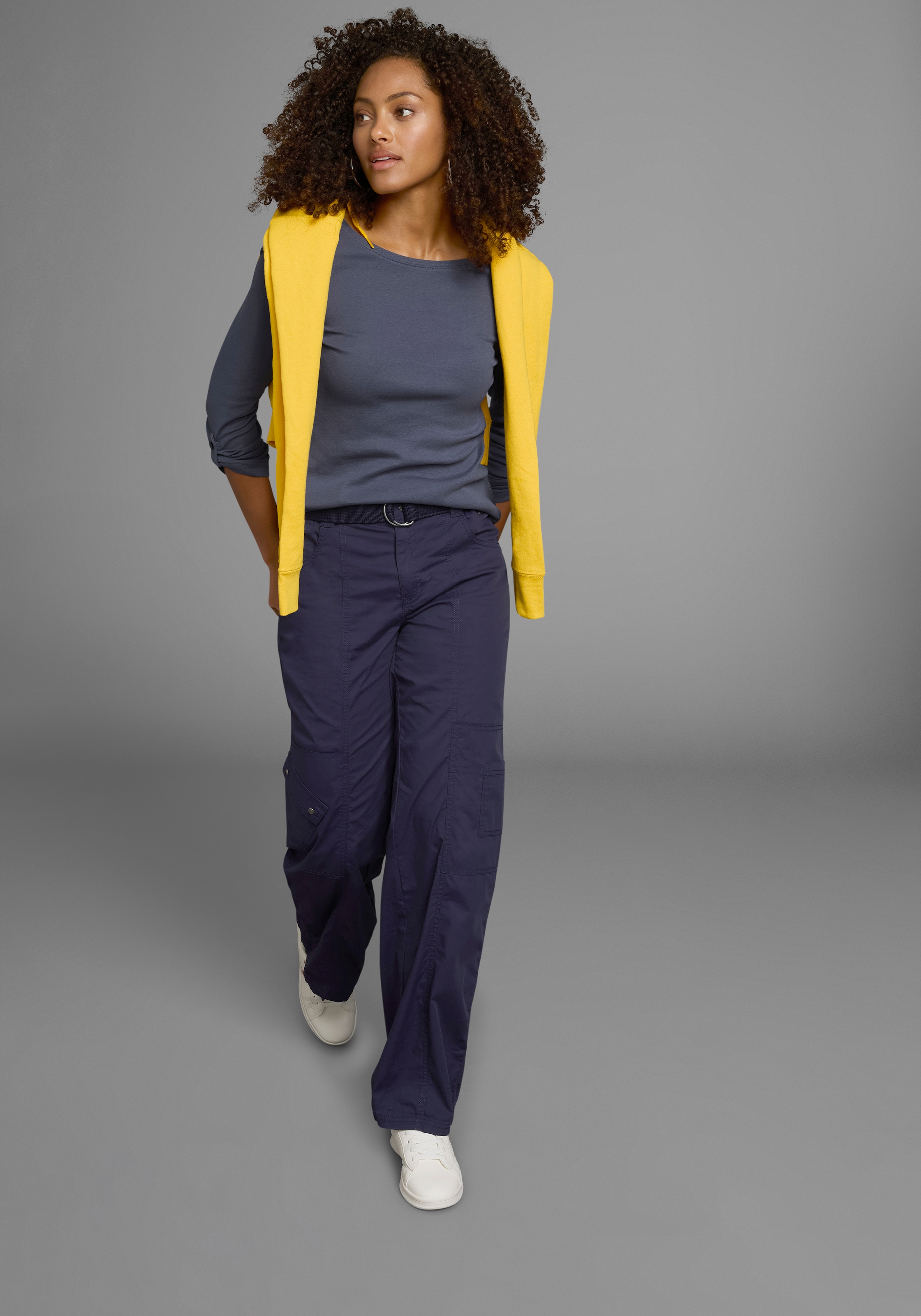 KangaROOS Langarmshirt mit Krempelärmeln,  sehr figurbetont,  aus Rippware